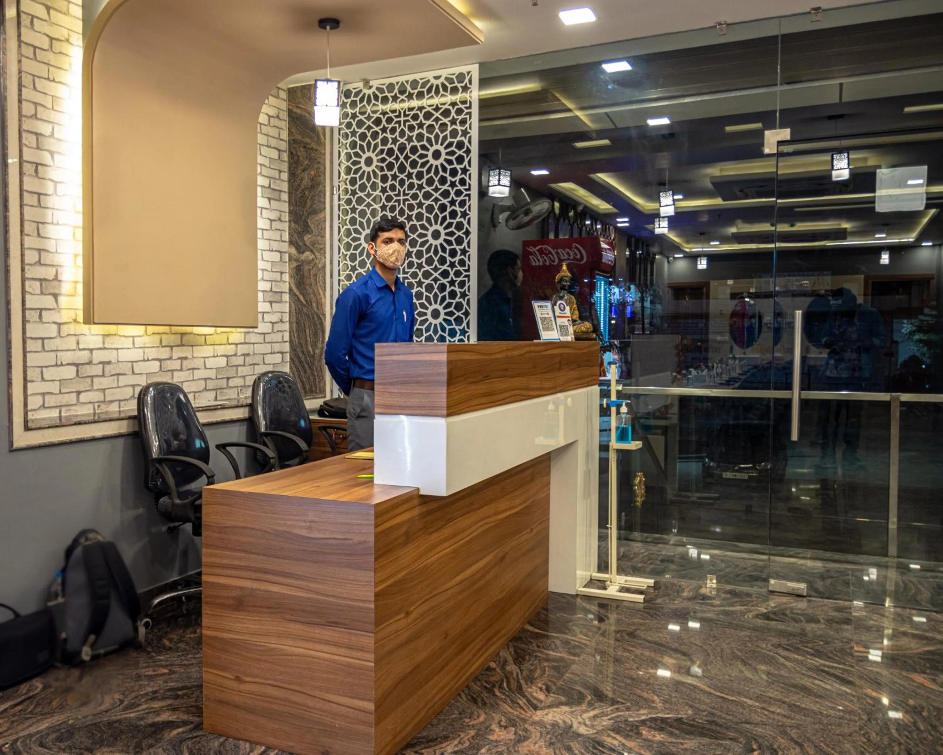 Restaurant/places to eat in Hotel Jai Harsh