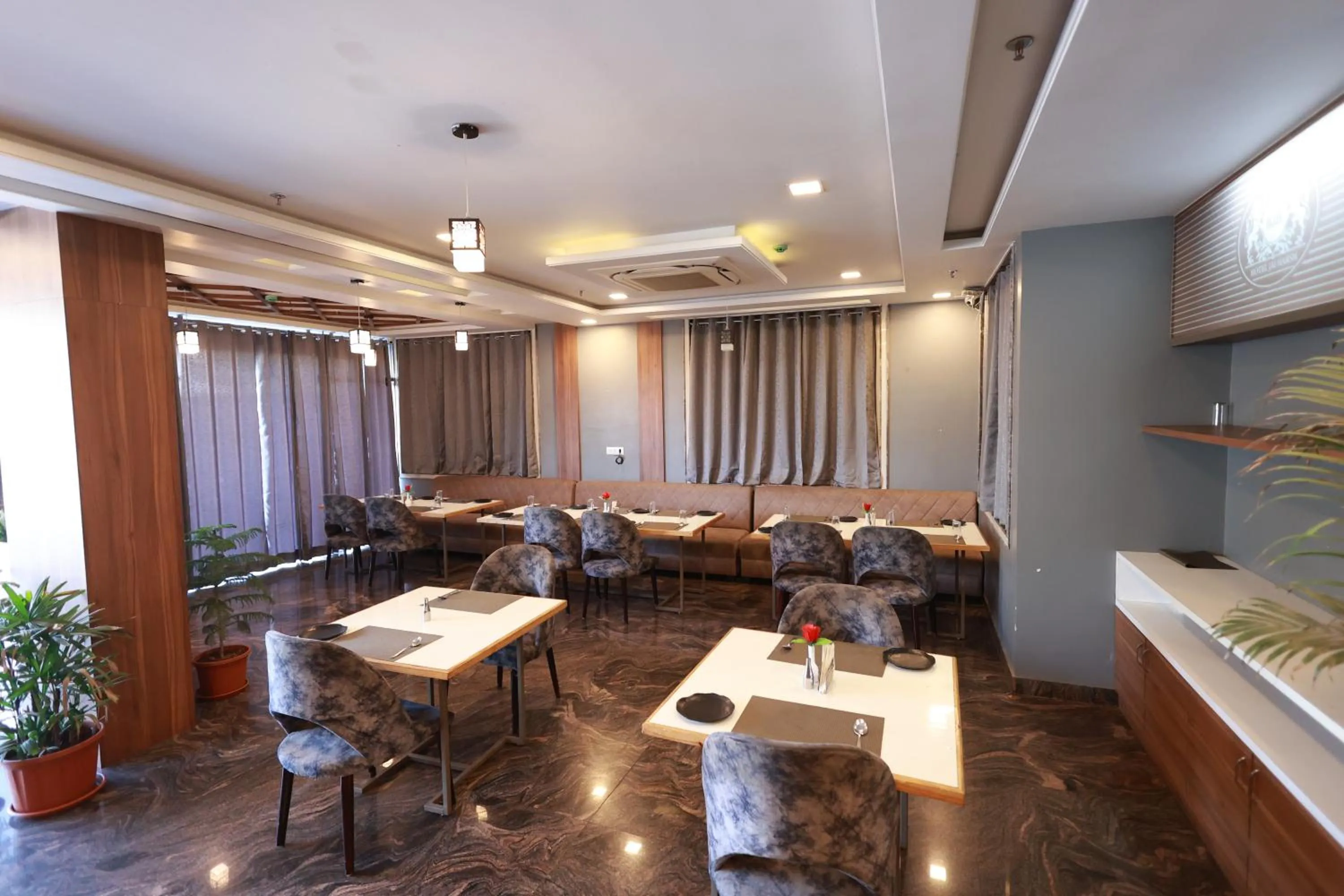 Restaurant/places to eat in Hotel Jai Harsh