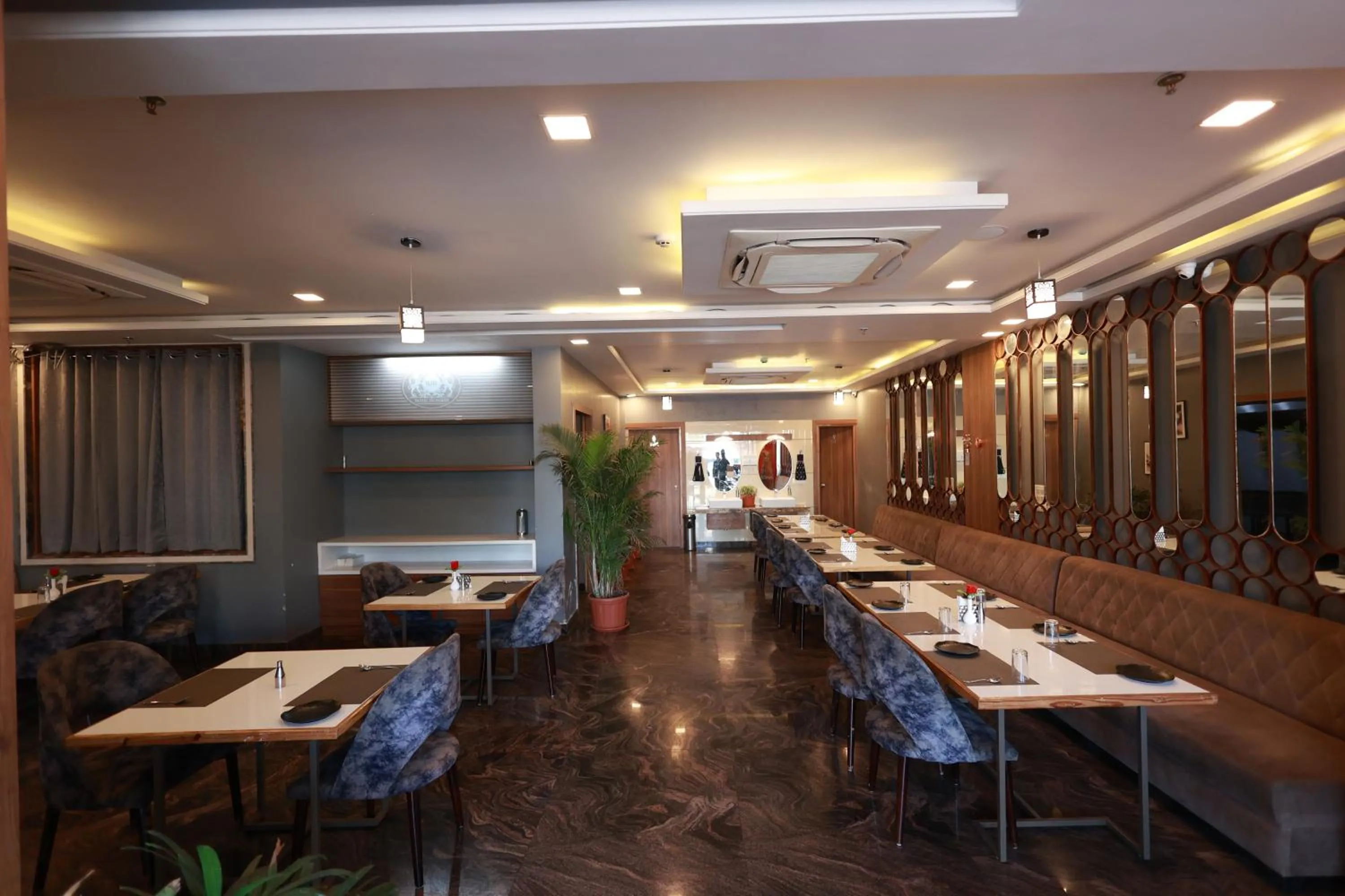 Restaurant/places to eat in Hotel Jai Harsh