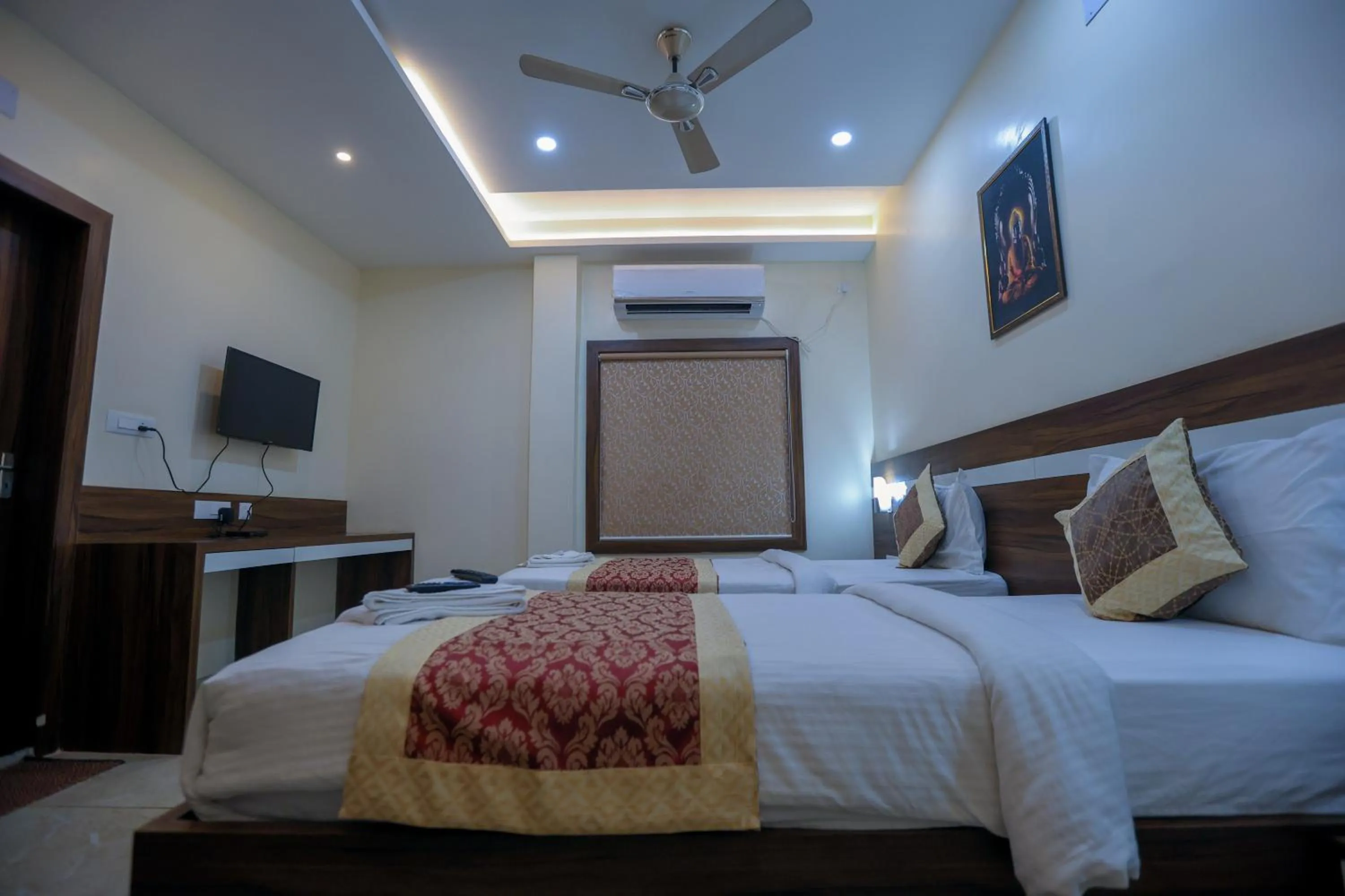 Bed in HOTEL SJ PRIDE