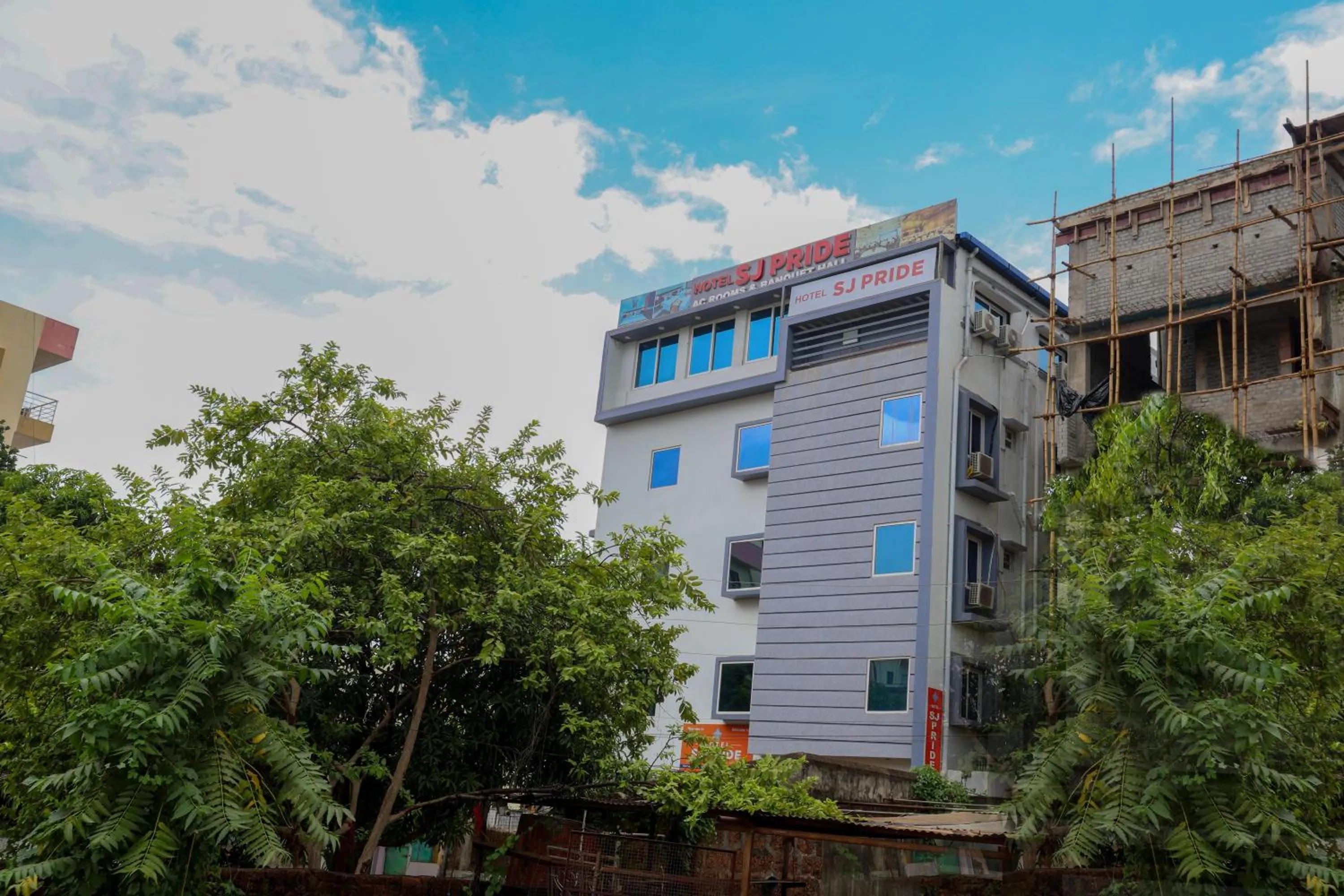 Property building in HOTEL SJ PRIDE