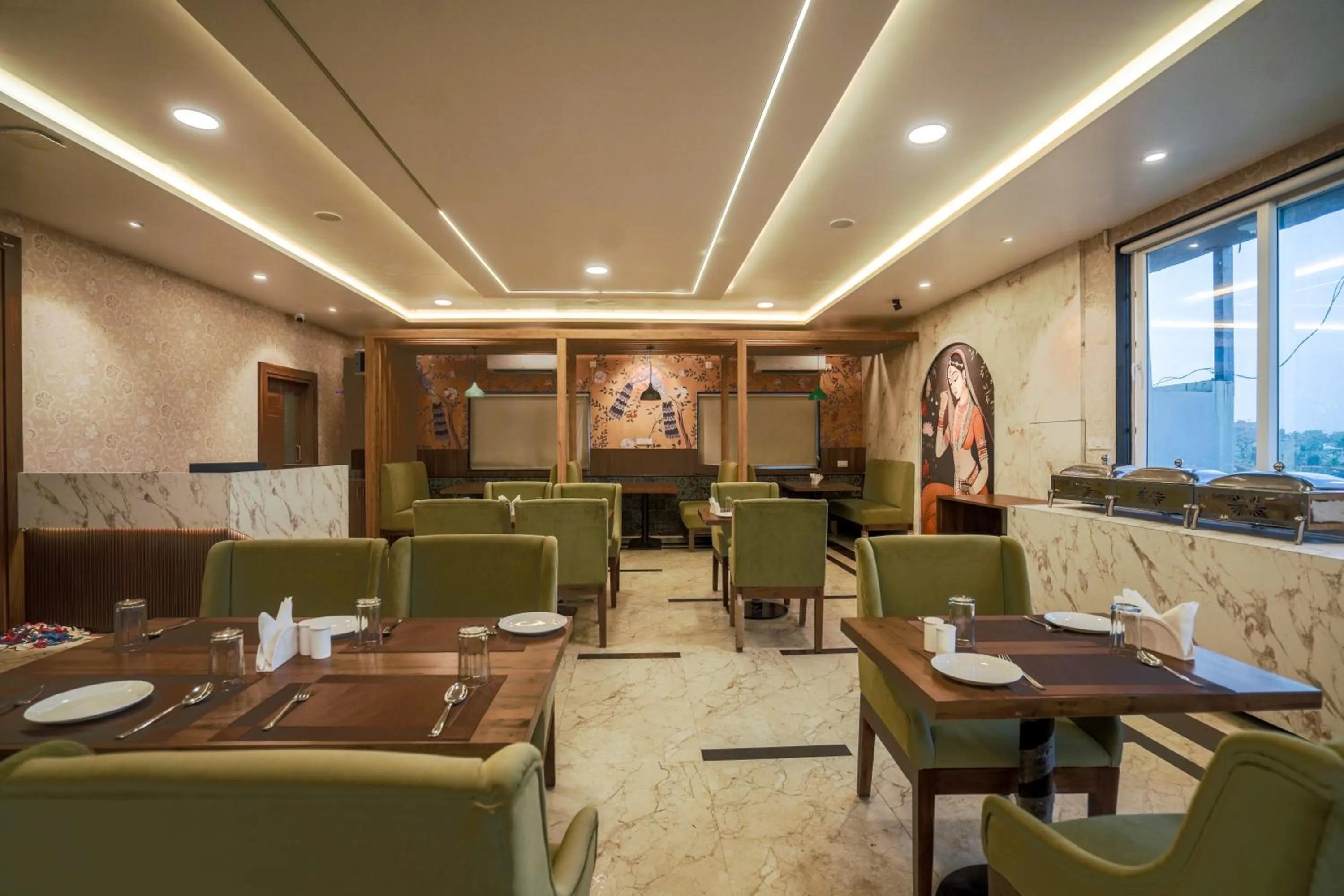 Restaurant/places to eat in HOTEL SJ PRIDE