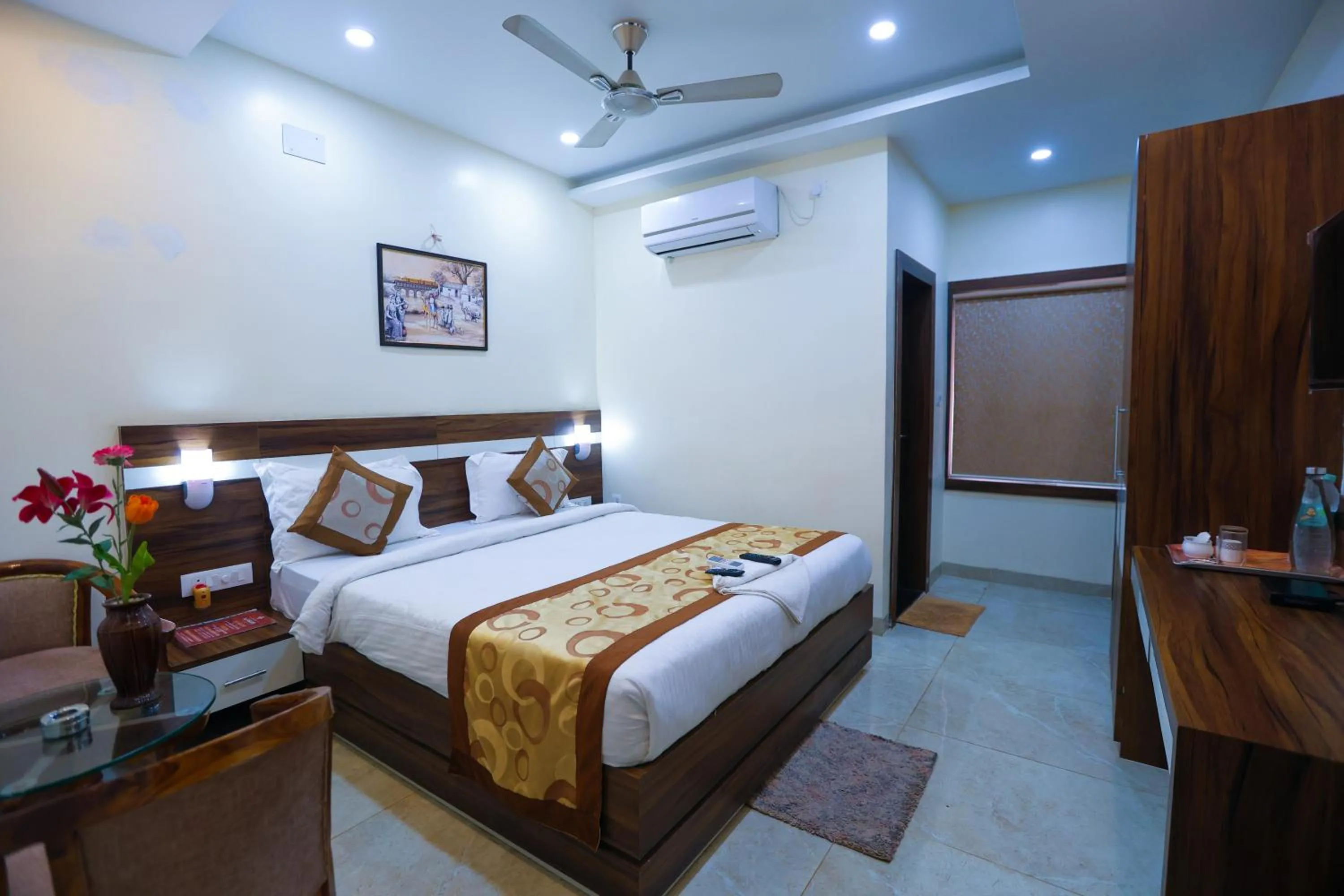 Bed in HOTEL SJ PRIDE