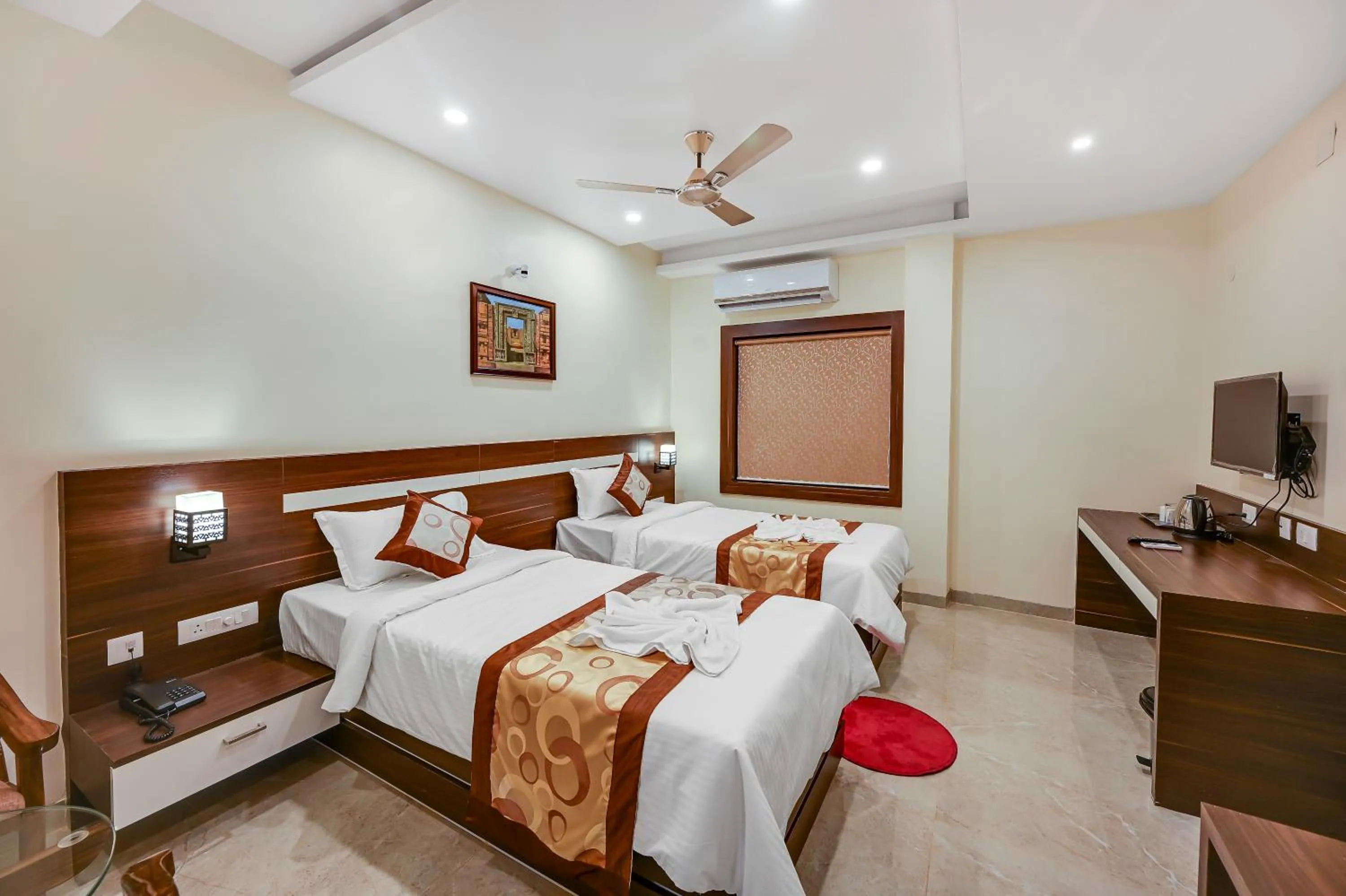 Photo of the whole room, Bed in HOTEL SJ PRIDE