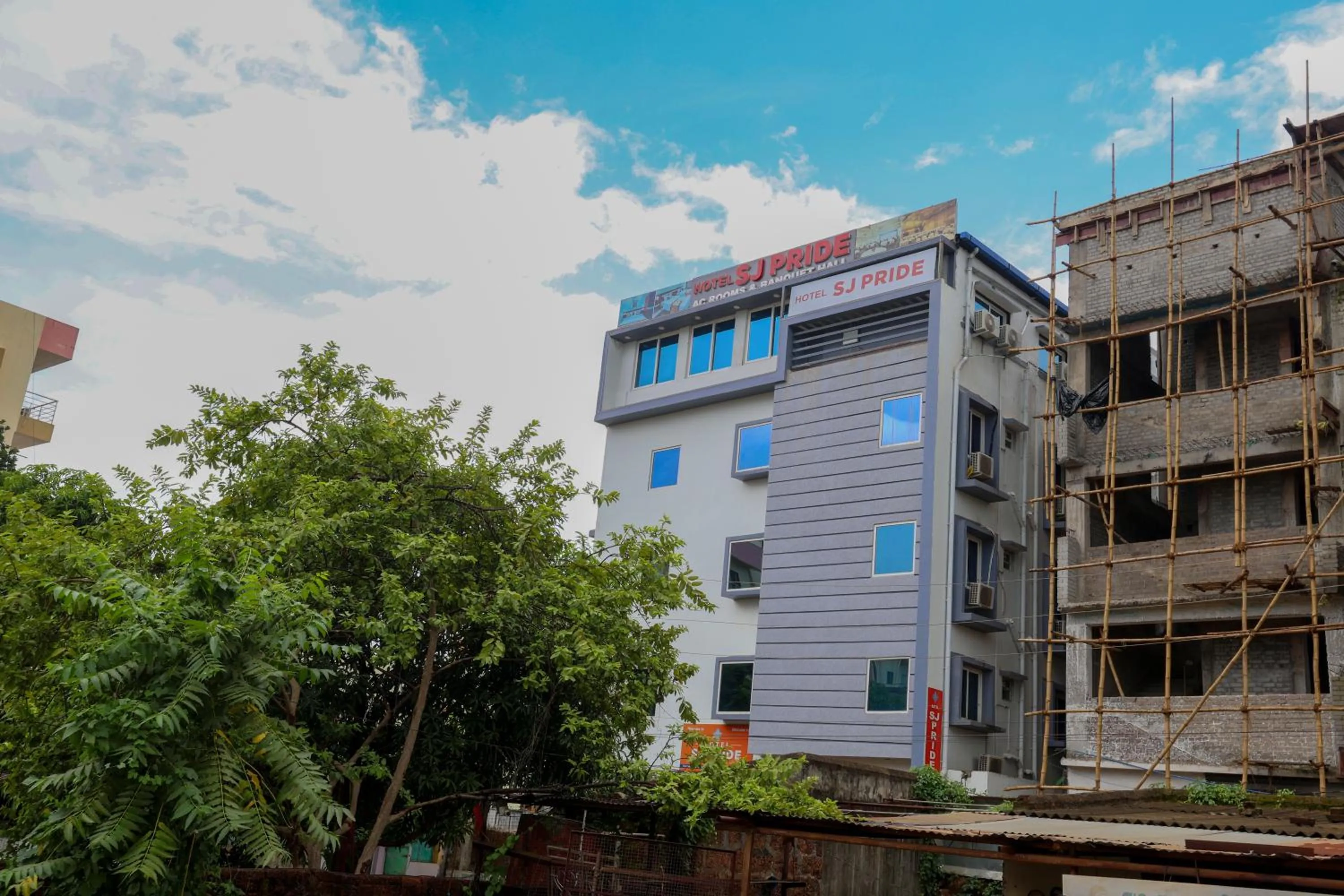 Property building in HOTEL SJ PRIDE