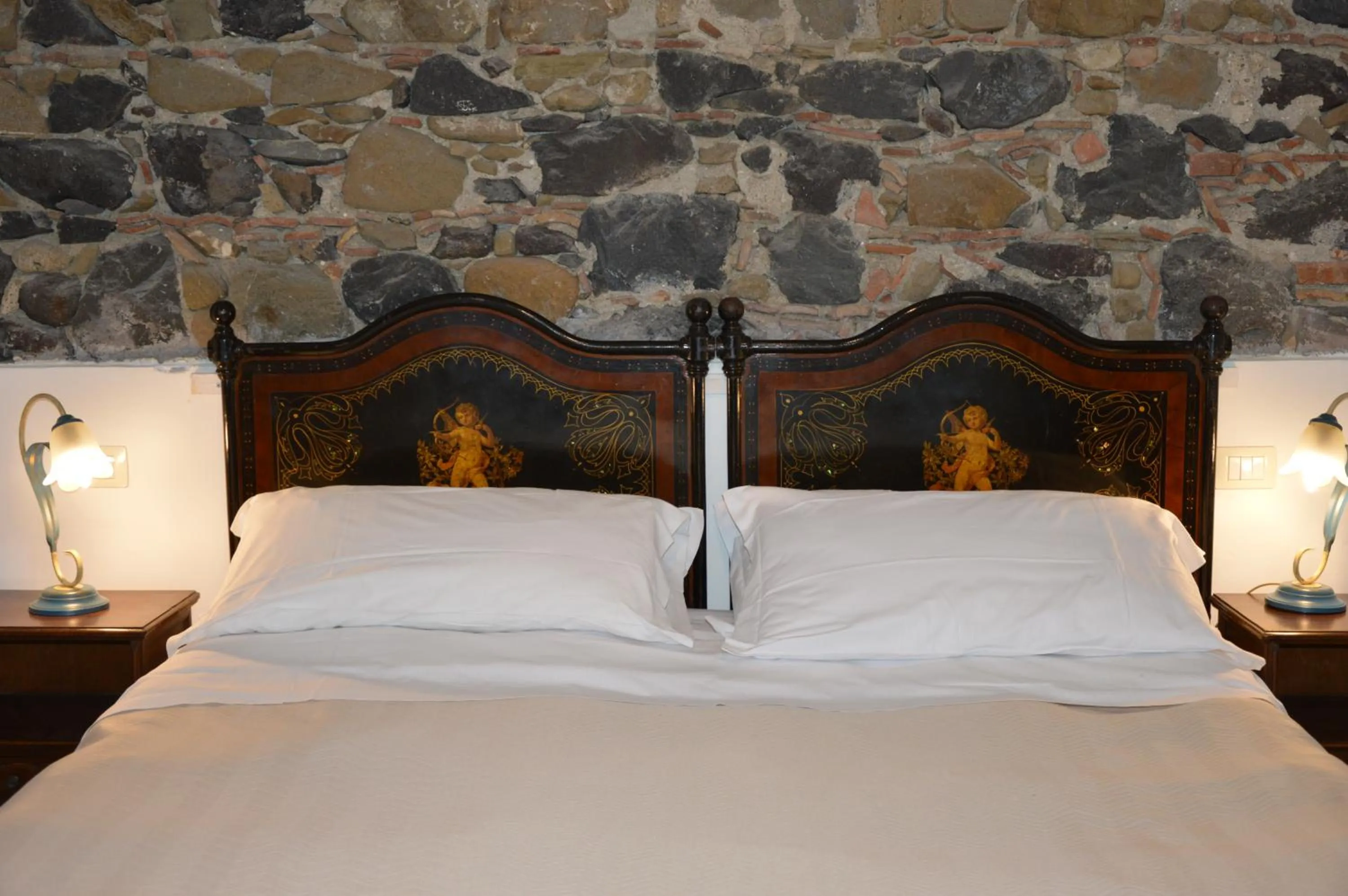 Bed in Antico Borgo Etneo Country Hotel