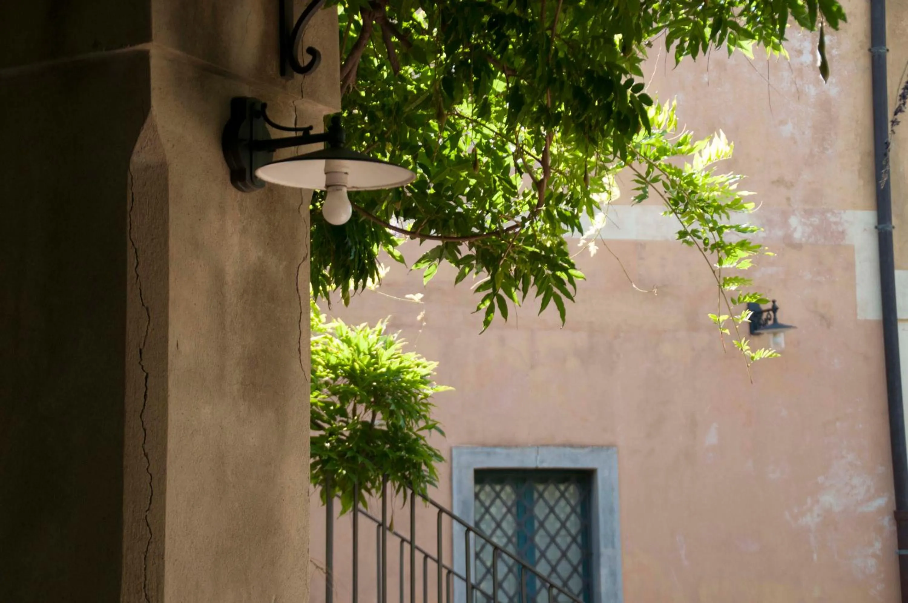 Decorative detail in Antico Borgo Etneo Country Hotel
