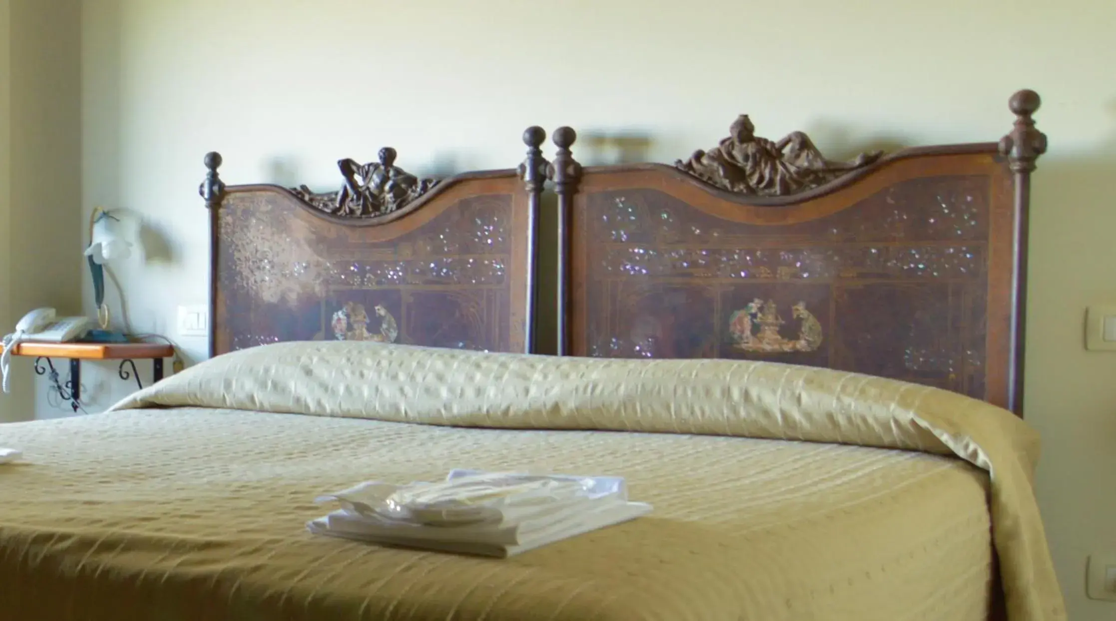 Comfort Double or Twin Room in Antico Borgo Etneo Country Hotel Comfort Double or Twin Room in Antico Borgo Etneo Country Hotel