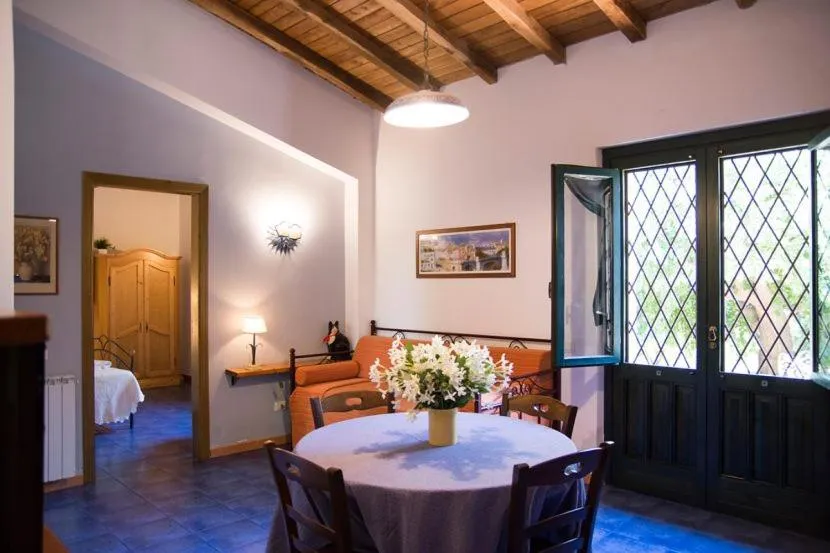 Dining area in Antico Borgo Etneo Country Hotel