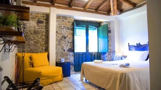 Antico Borgo Etneo Country Hotel