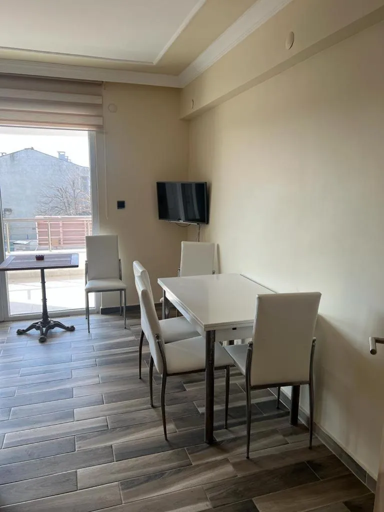 Dining area in çırpan apart otel