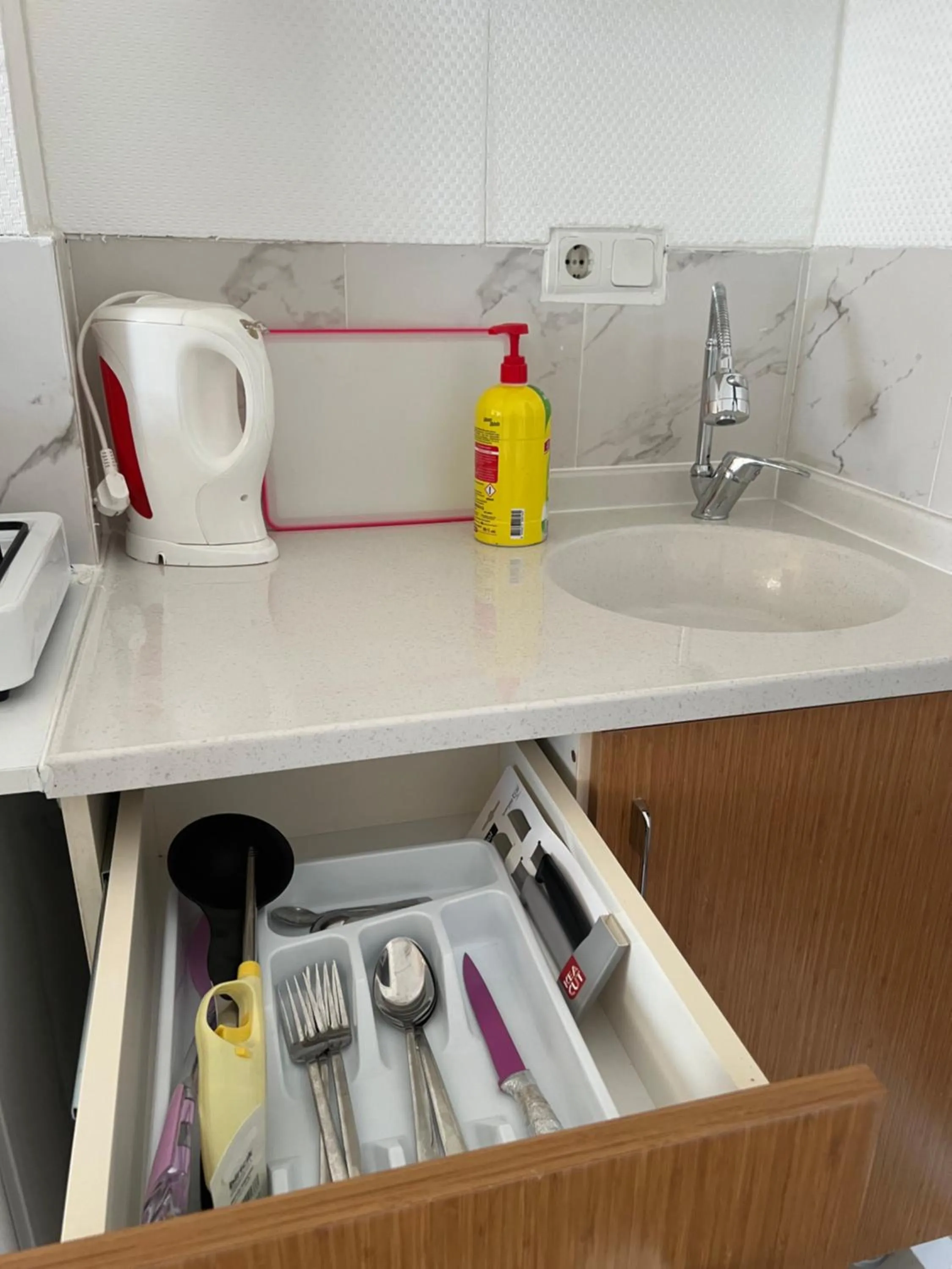 Kitchen or kitchenette in çırpan apart otel