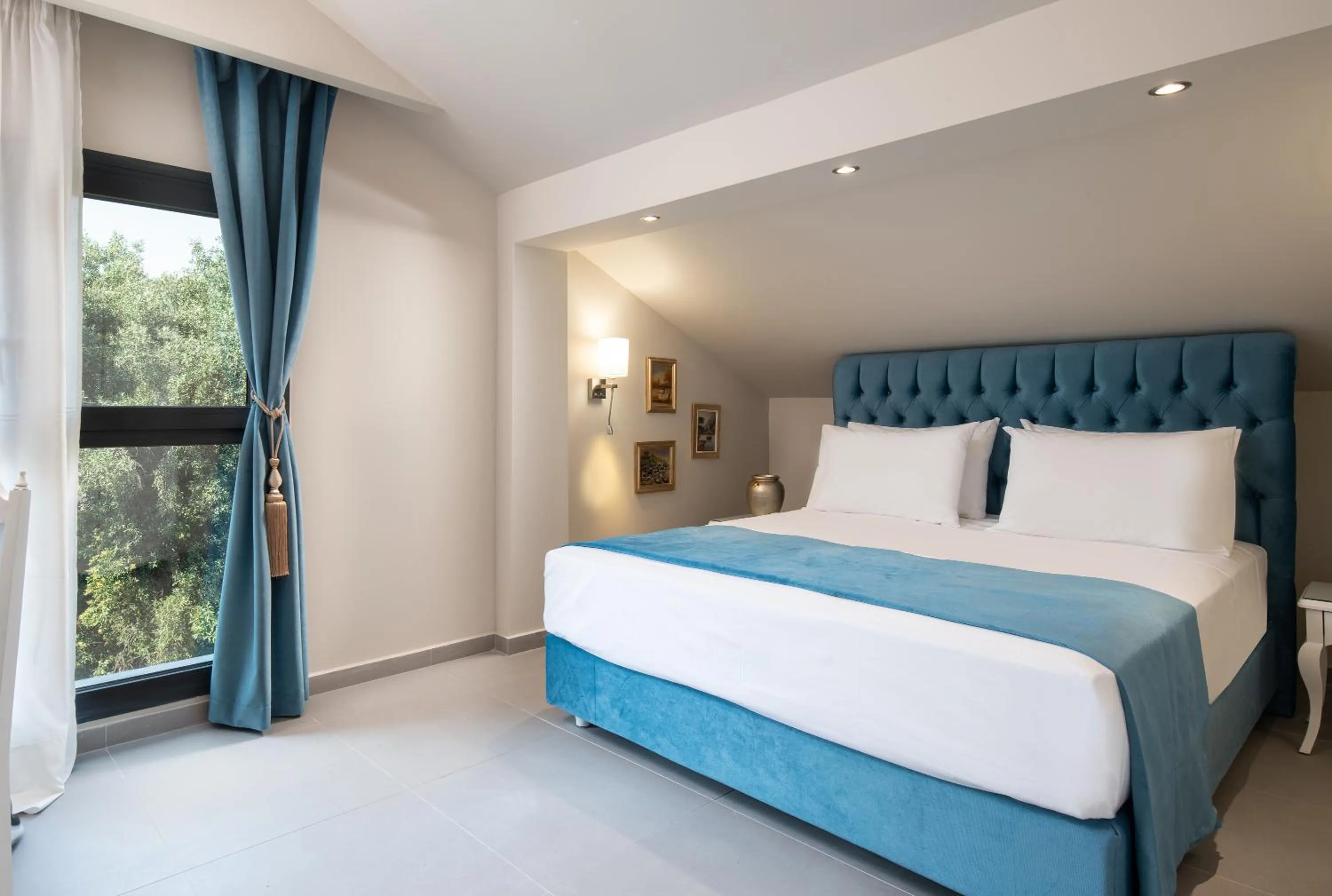 Bed in Mykoniatika Villas