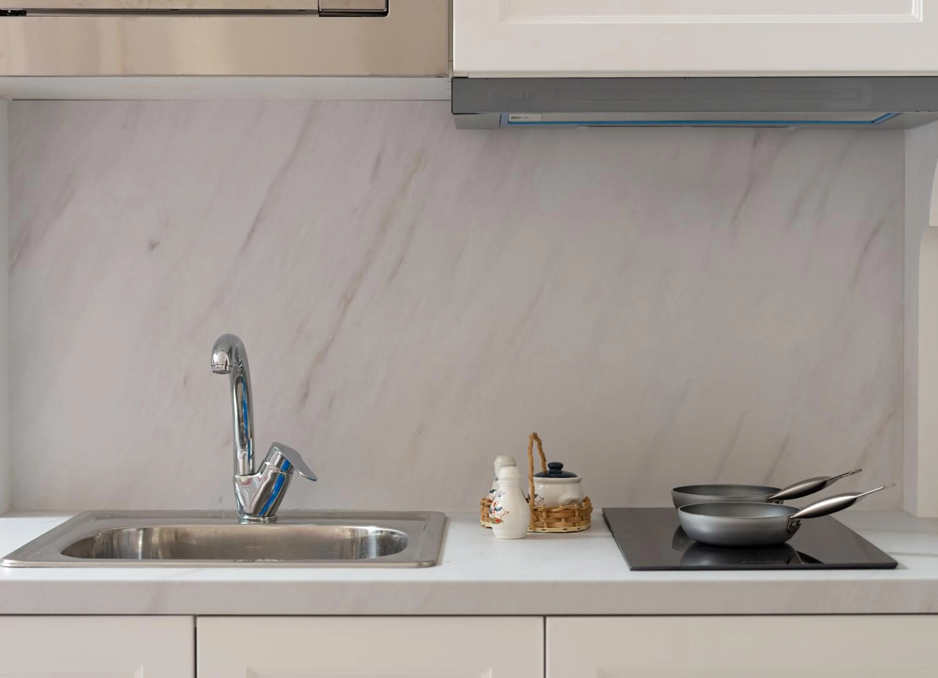 Kitchen or kitchenette in Mykoniatika Villas