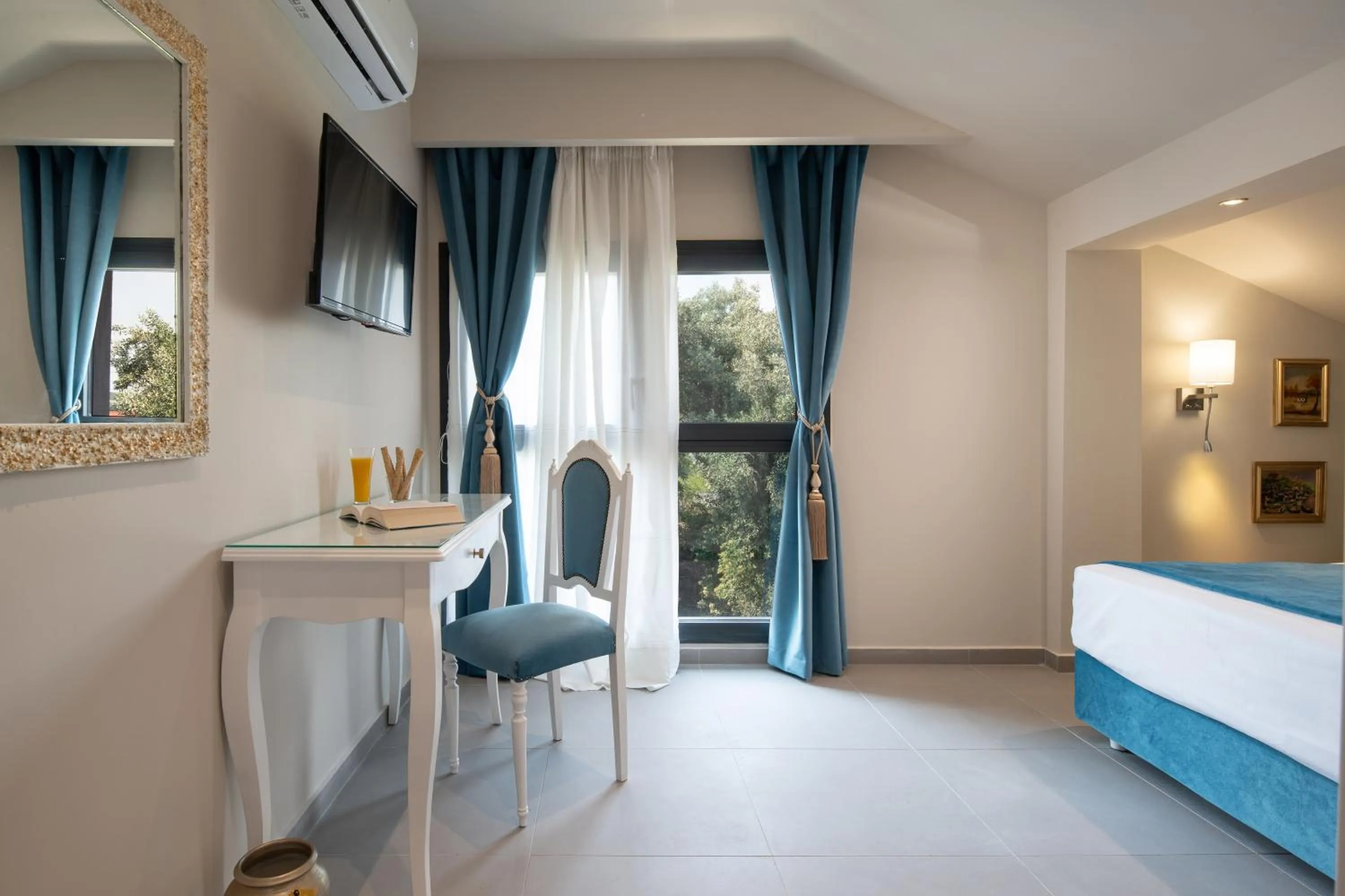 Photo of the whole room, Bed in Mykoniatika Villas