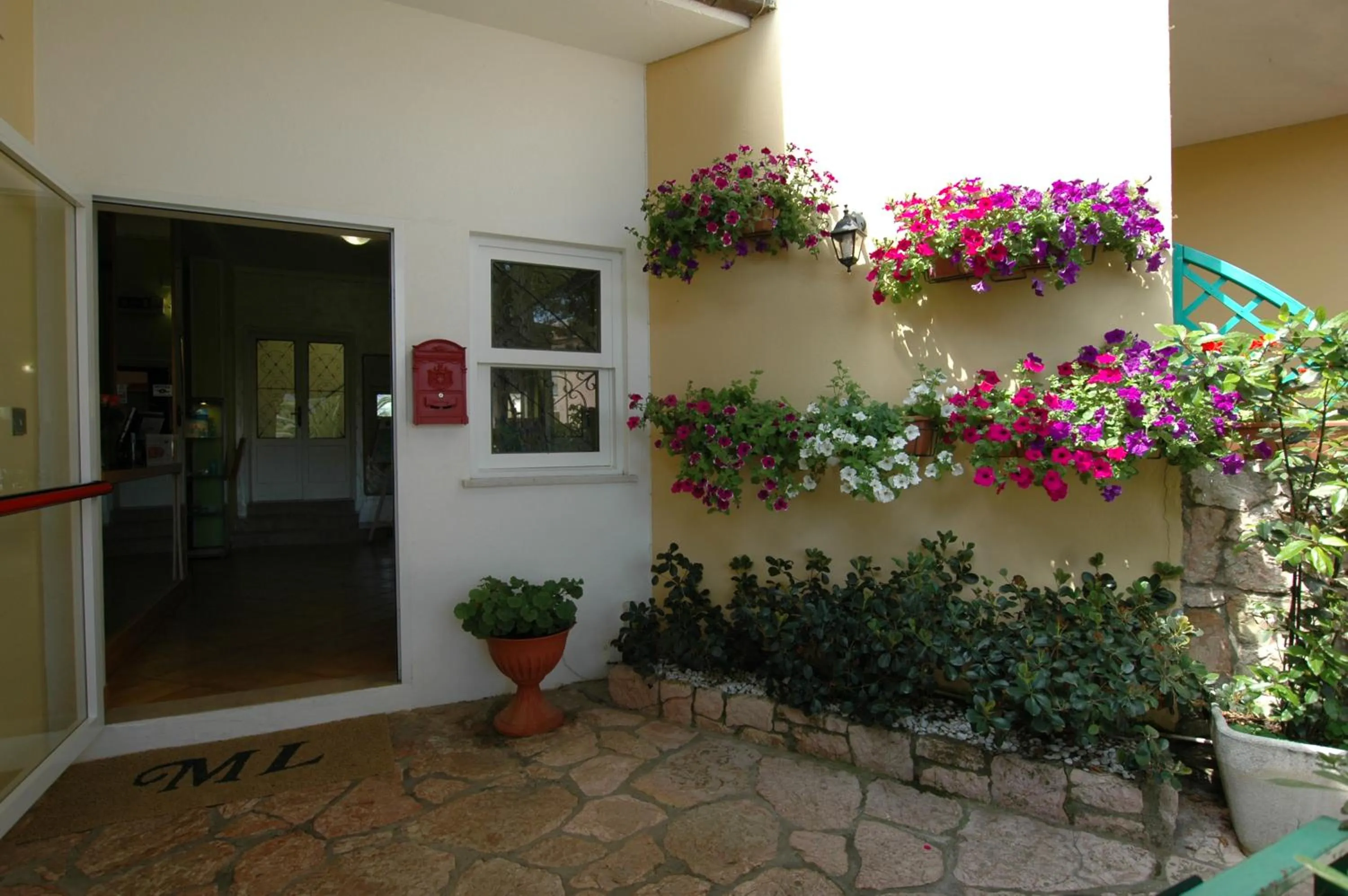 Facade/entrance in Hotel Monna Lisa