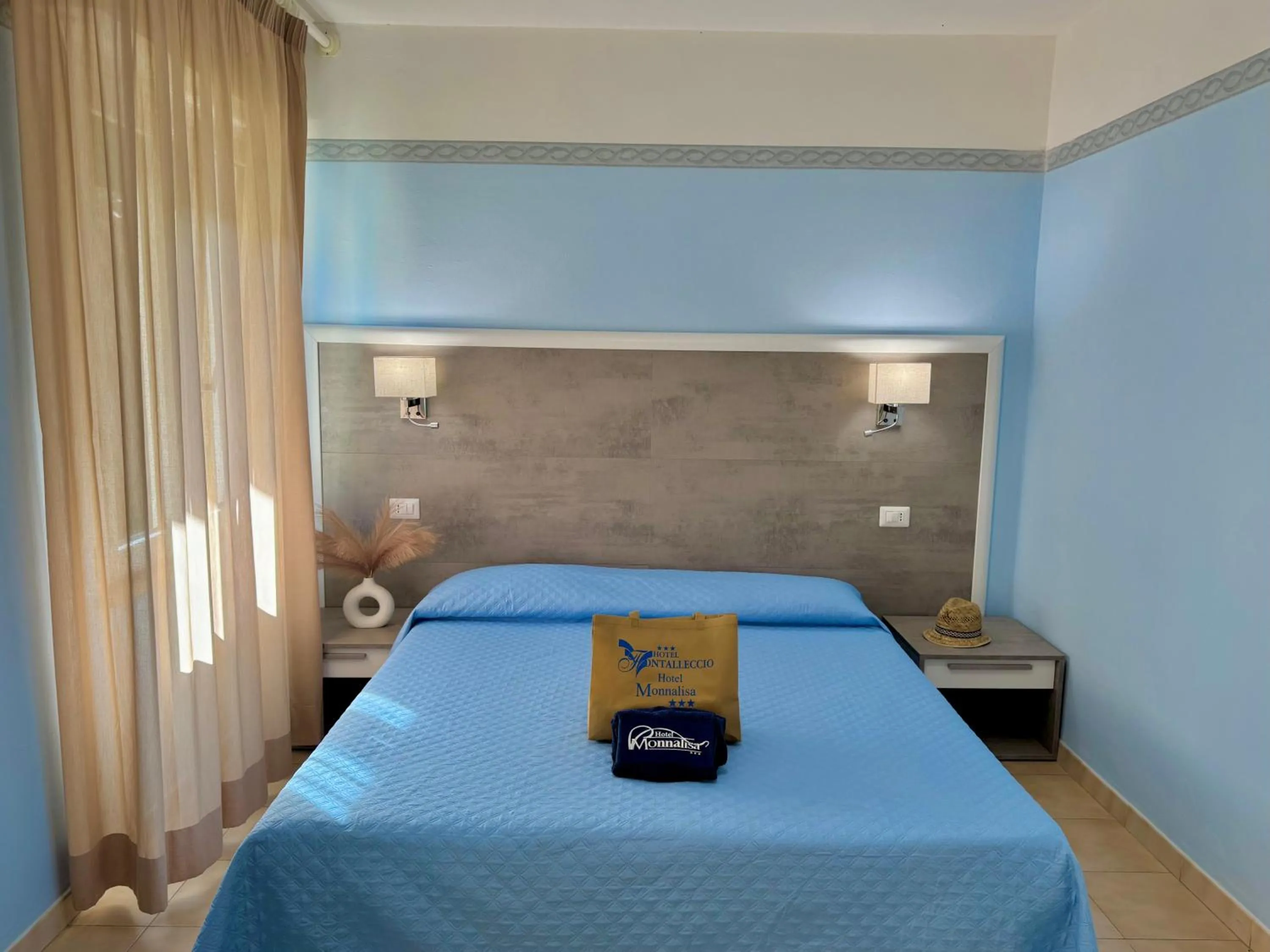 Bed in Hotel Monna Lisa