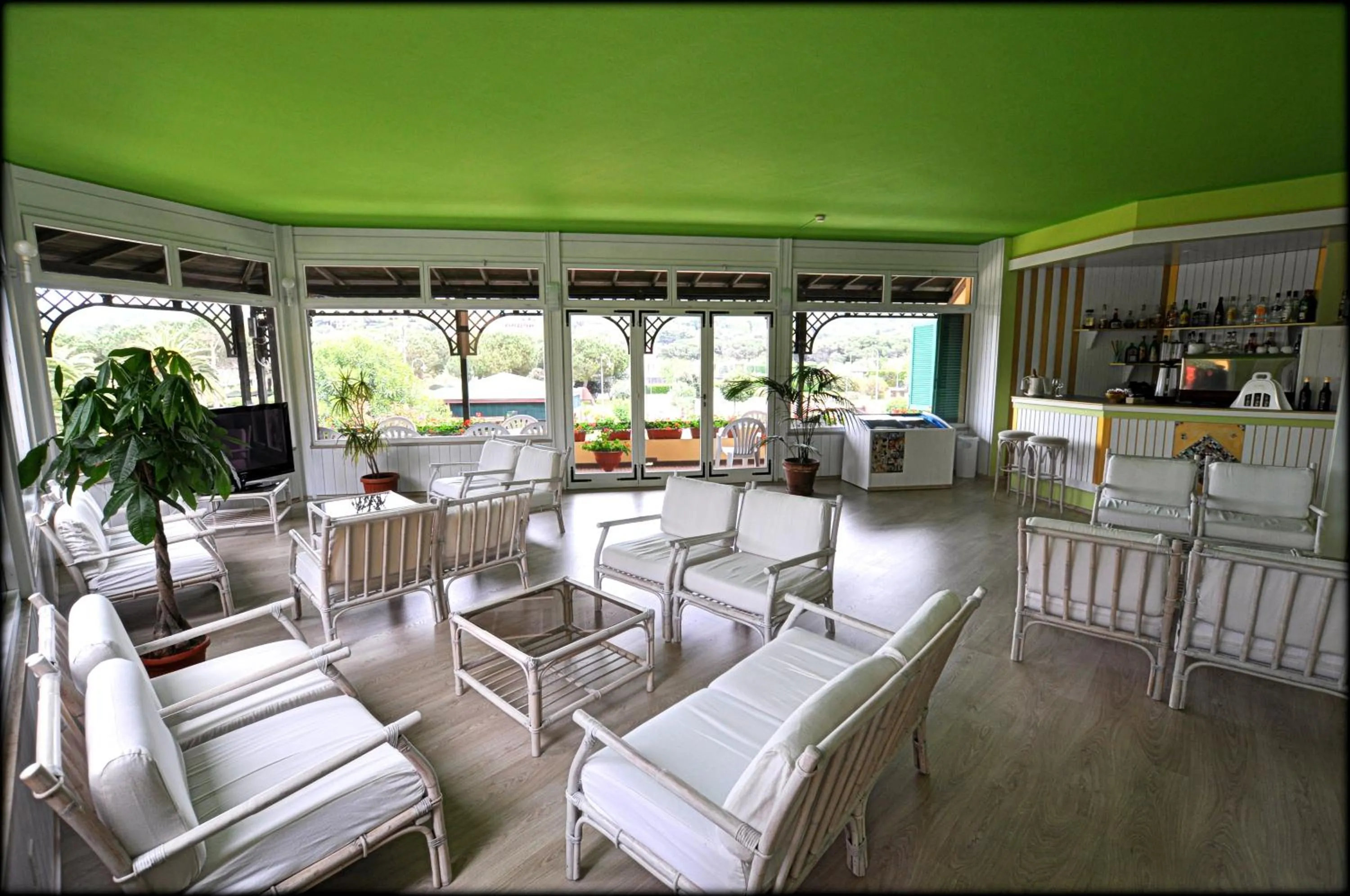 Communal lounge/ TV room in Hotel Monna Lisa