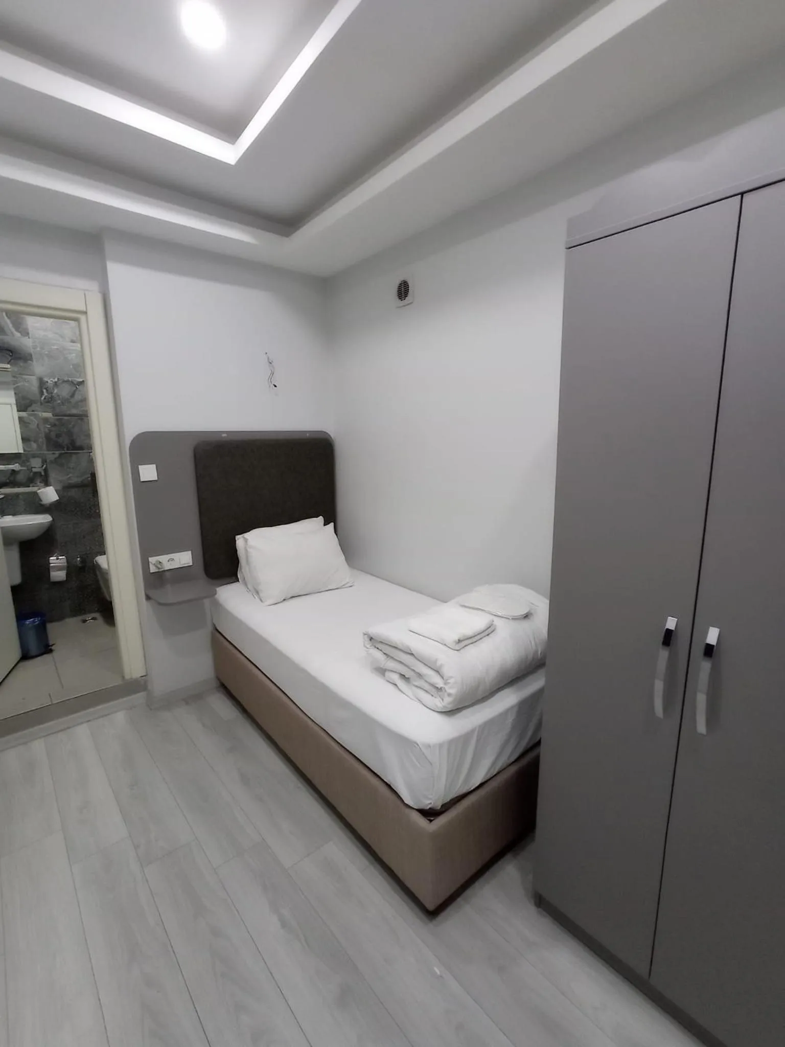 Bed in Emin Konak Hotel