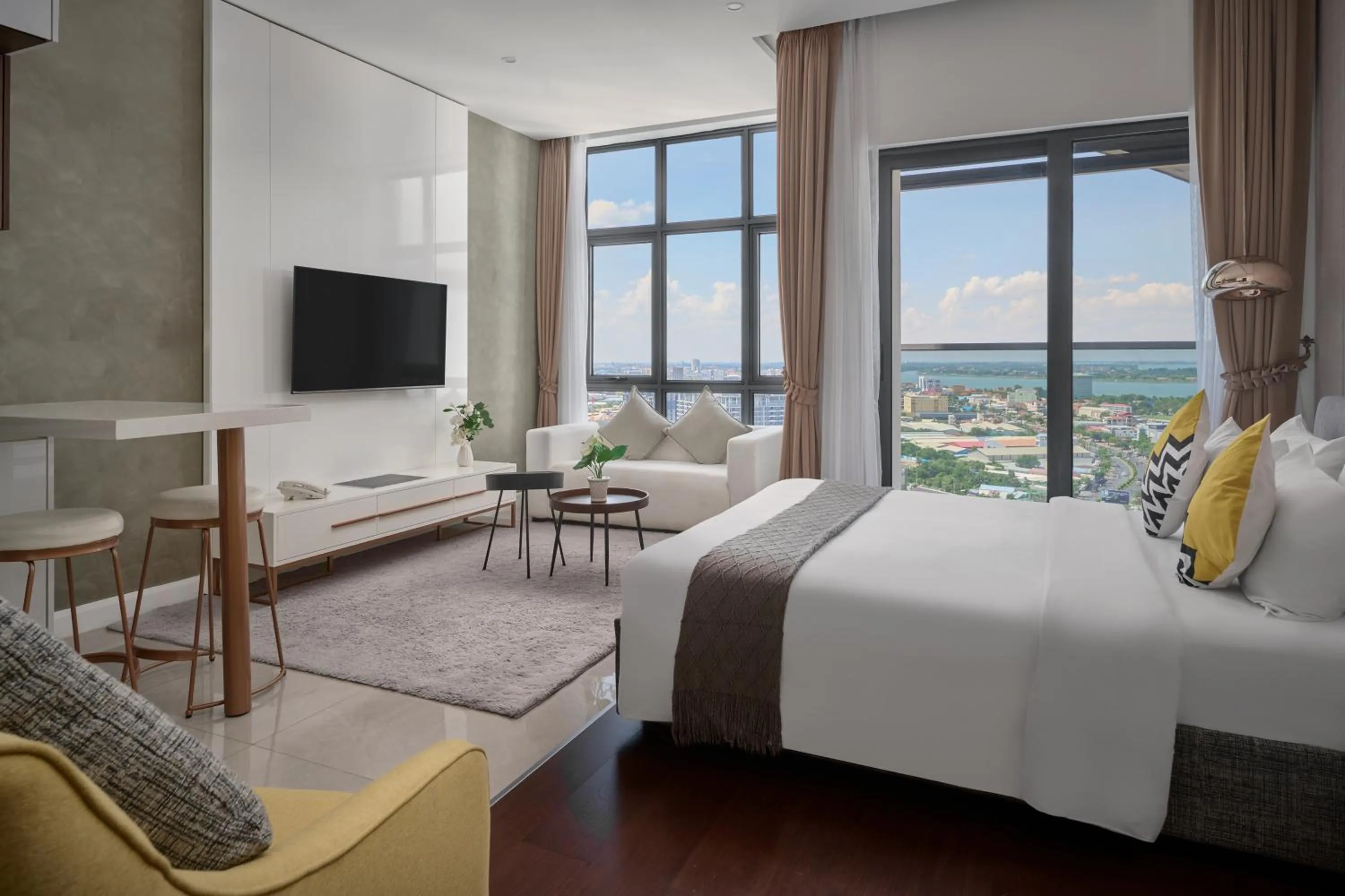 Bedroom, Bed in The Peninsula Phnom Penh