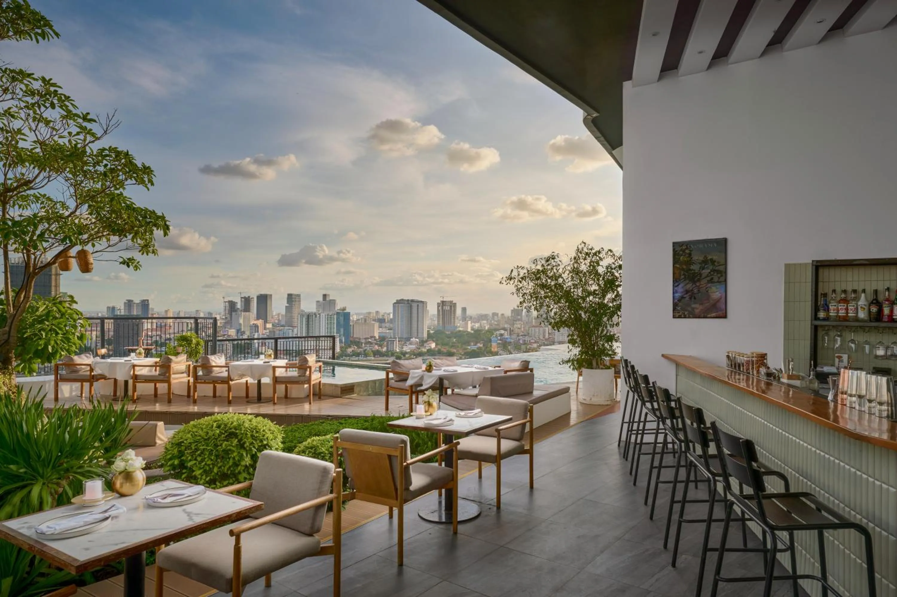 Restaurant/places to eat in The Peninsula Phnom Penh