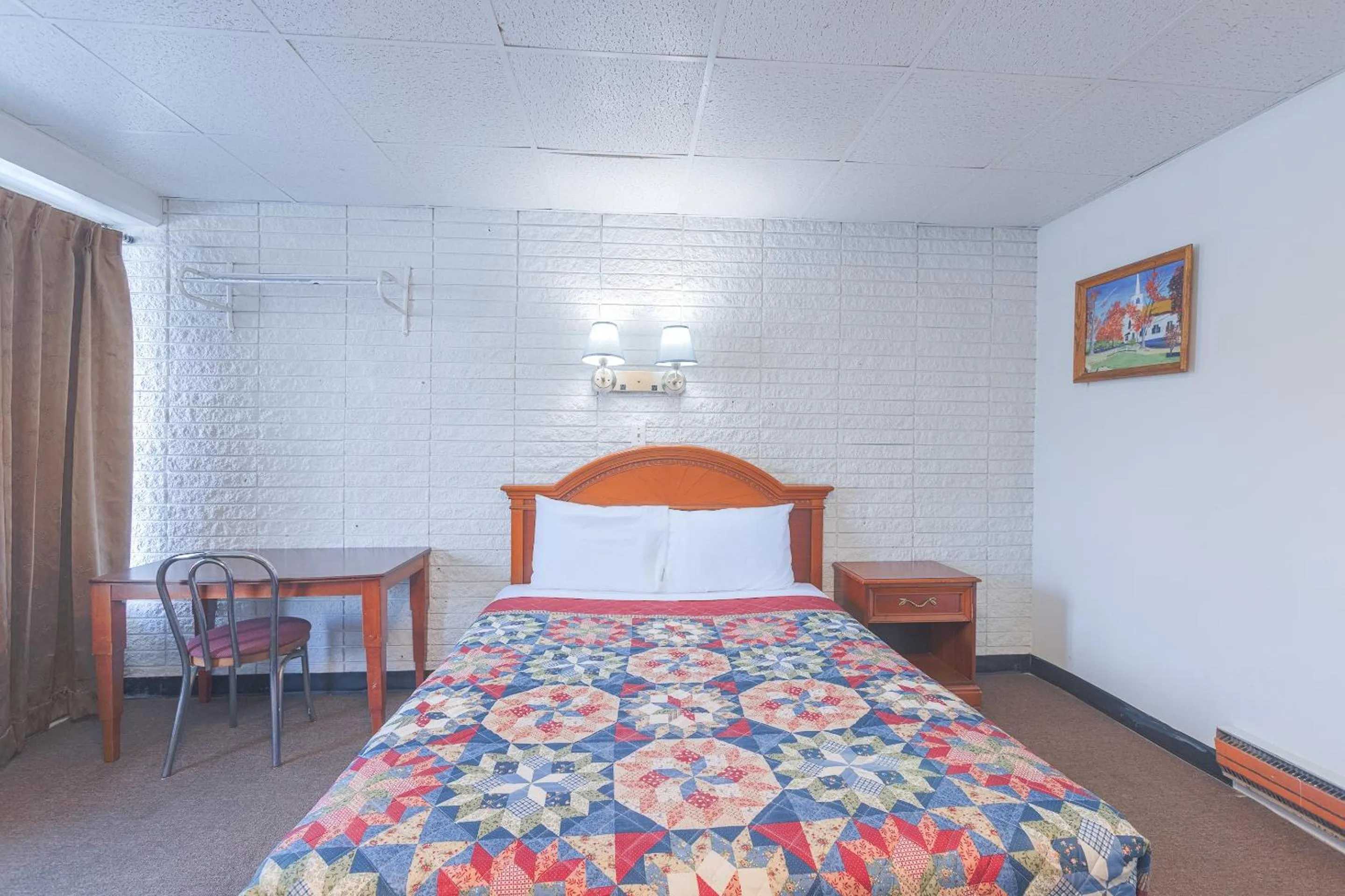 Bedroom, Bed in Sonrise Inn Lincoln Hwy By OYO