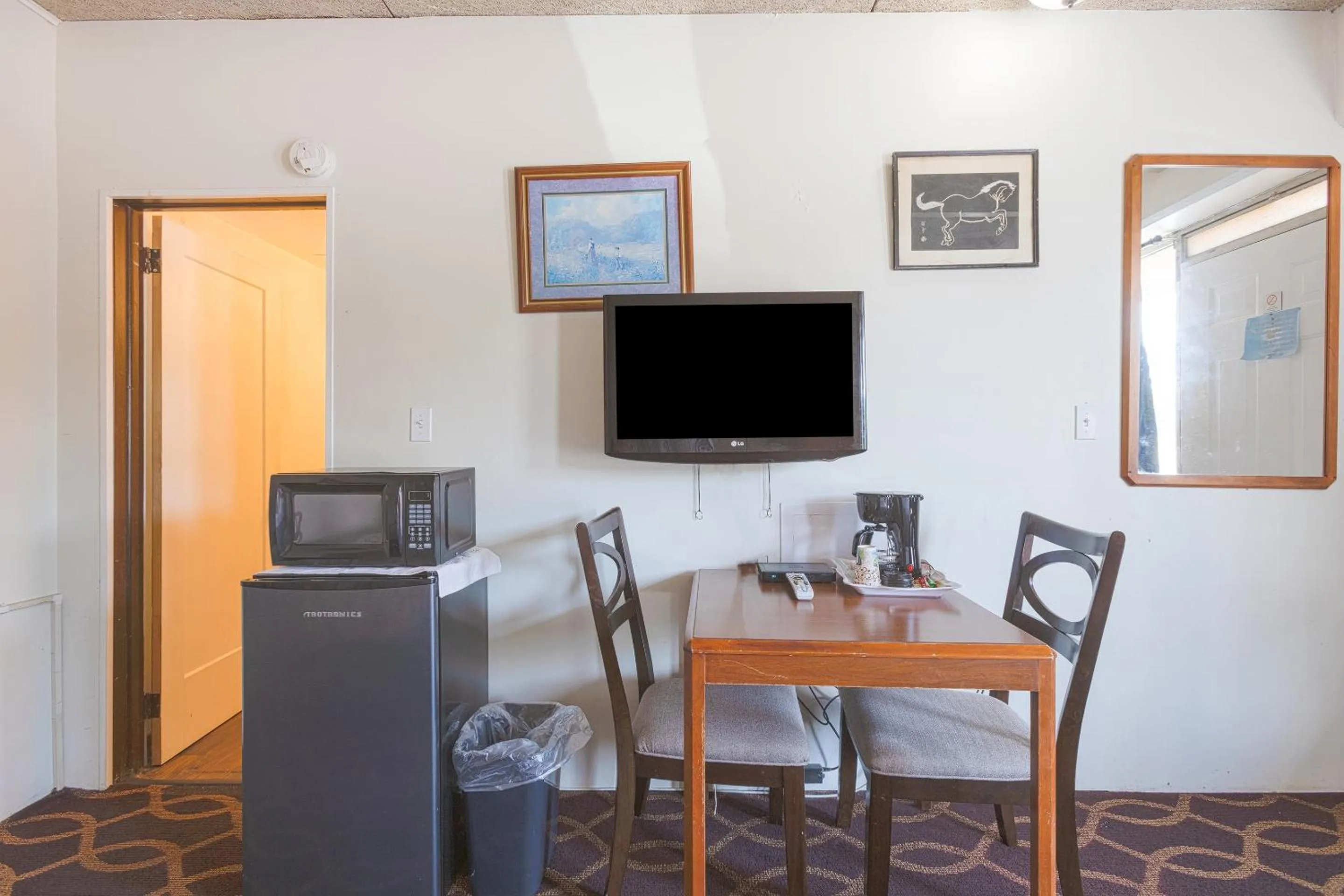 Bedroom in Sonrise Inn Lincoln Hwy By OYO