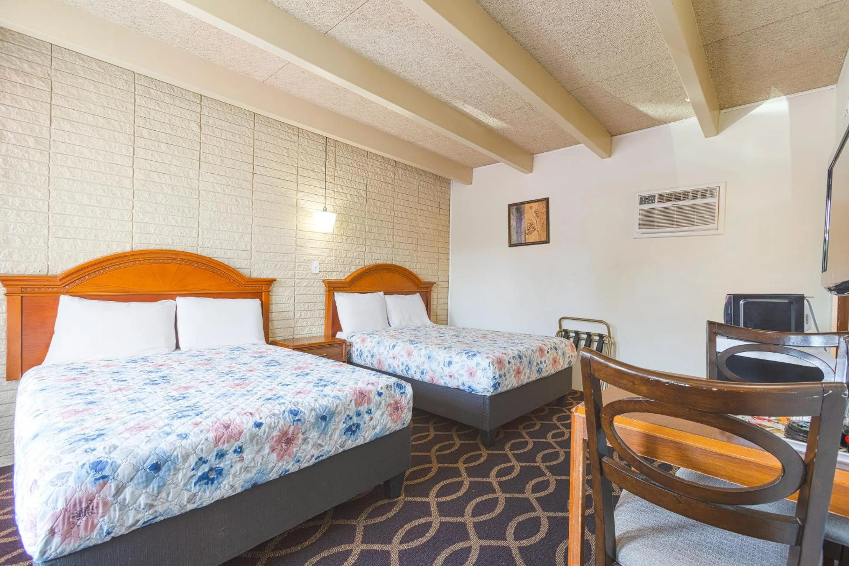 Bedroom, Bed in Sonrise Inn Lincoln Hwy By OYO