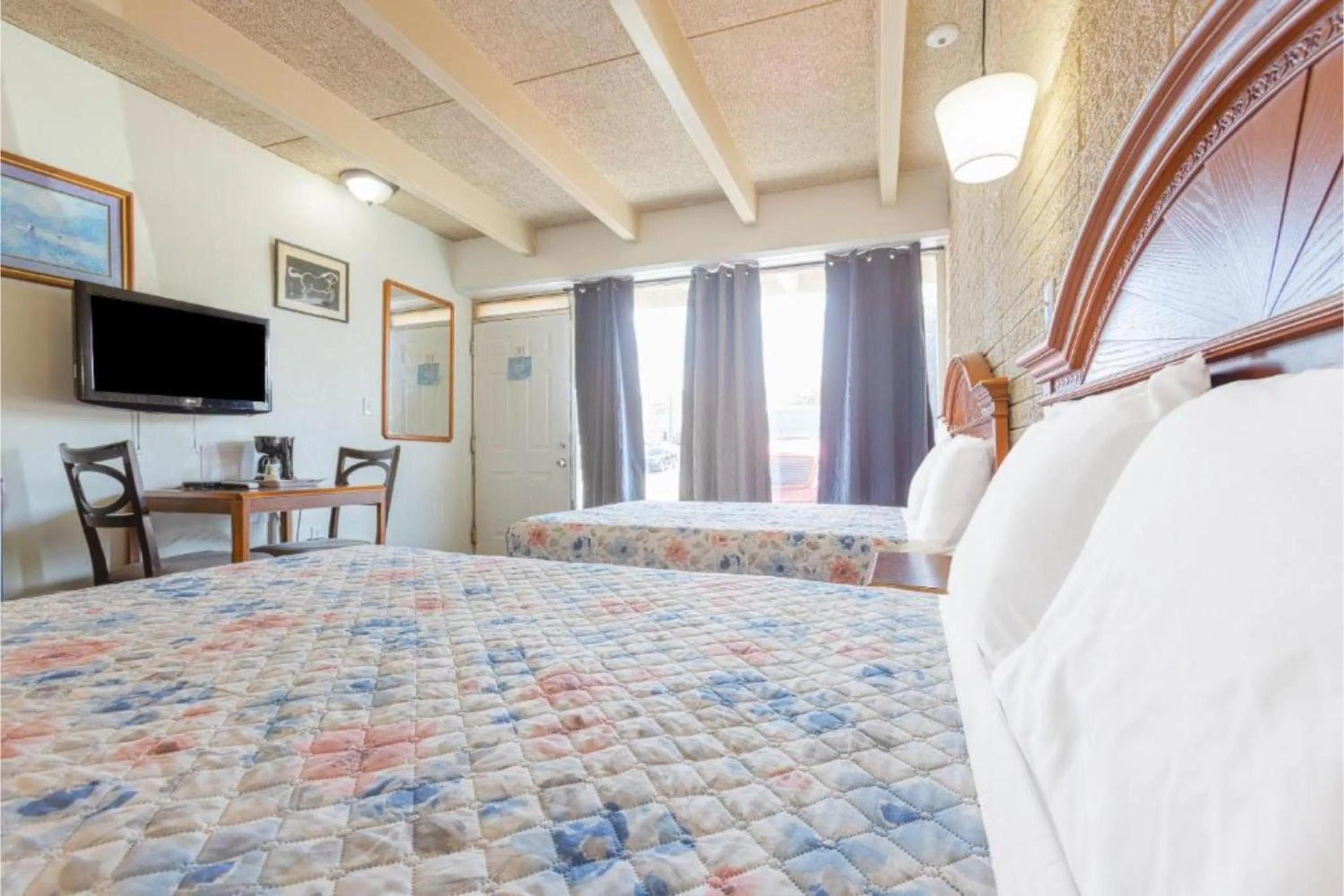 Bedroom, Bed in Sonrise Inn Lincoln Hwy By OYO