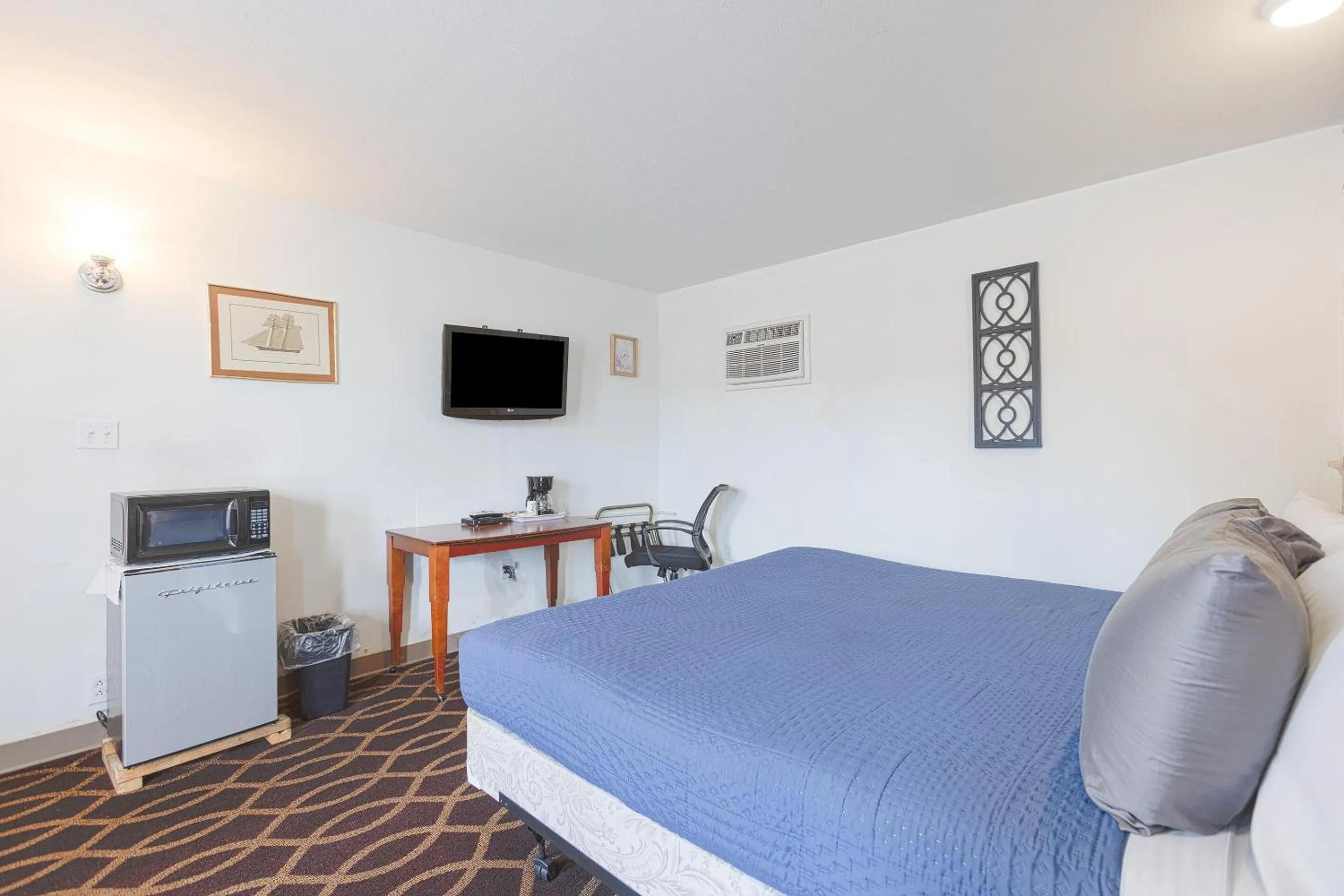 Bedroom, Bed in Sonrise Inn Lincoln Hwy By OYO