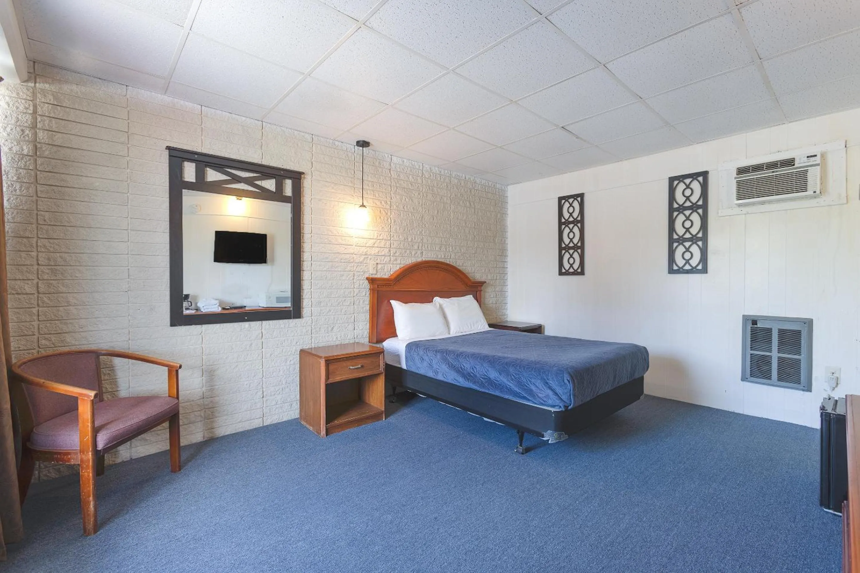 Bedroom, Bed in Sonrise Inn Lincoln Hwy By OYO