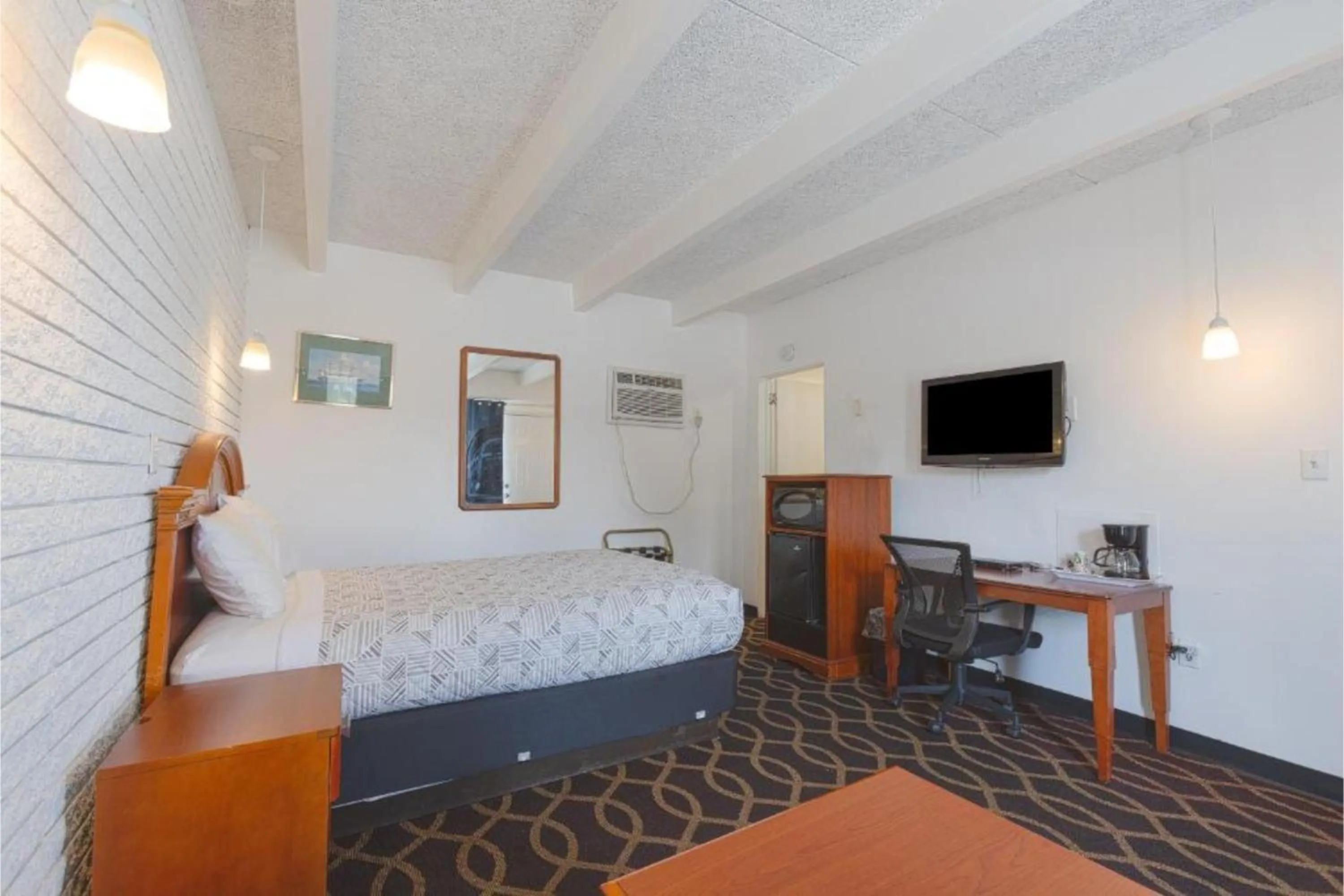 Bedroom, Bed in Sonrise Inn Lincoln Hwy By OYO