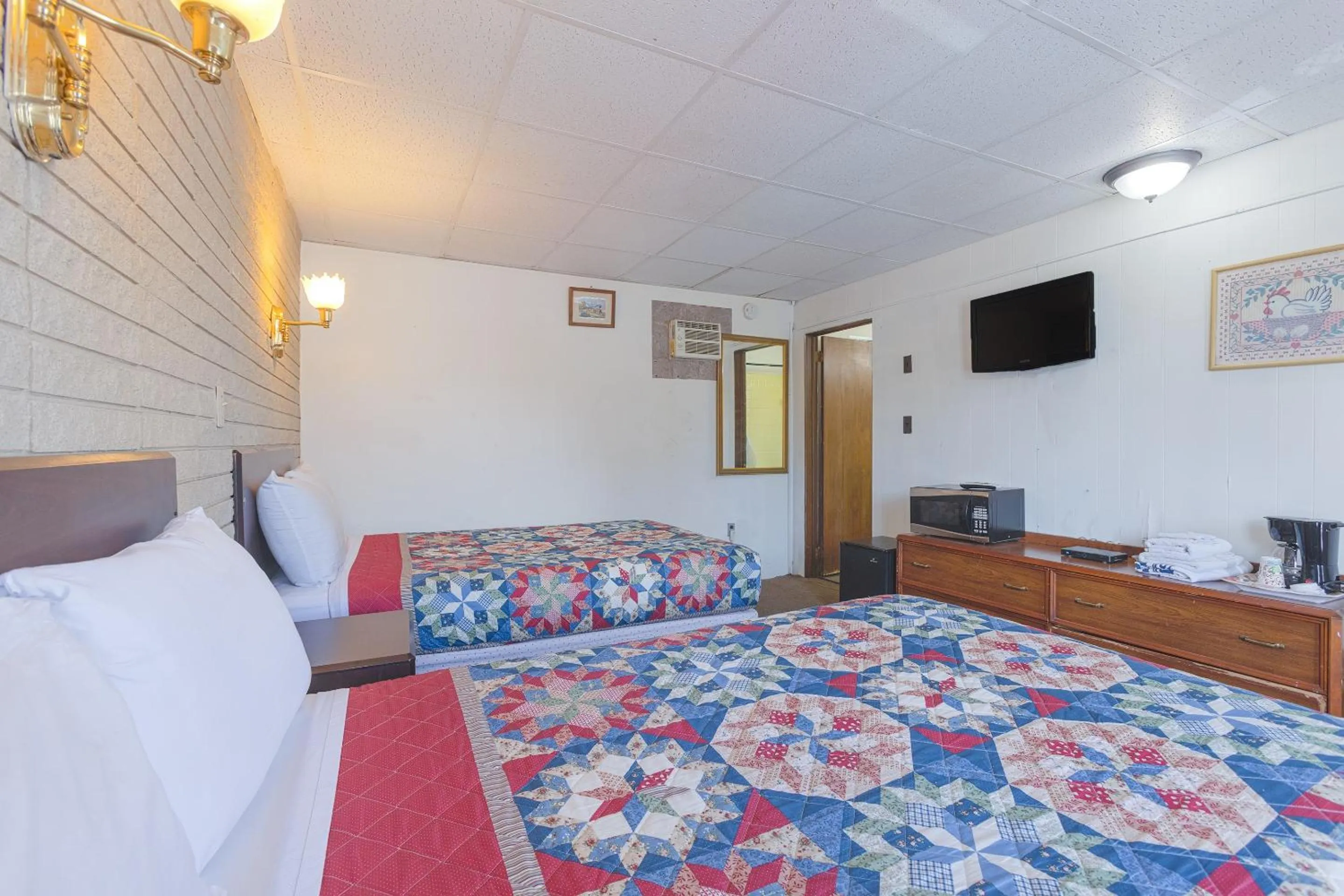 Bedroom, Bed in Sonrise Inn Lincoln Hwy By OYO