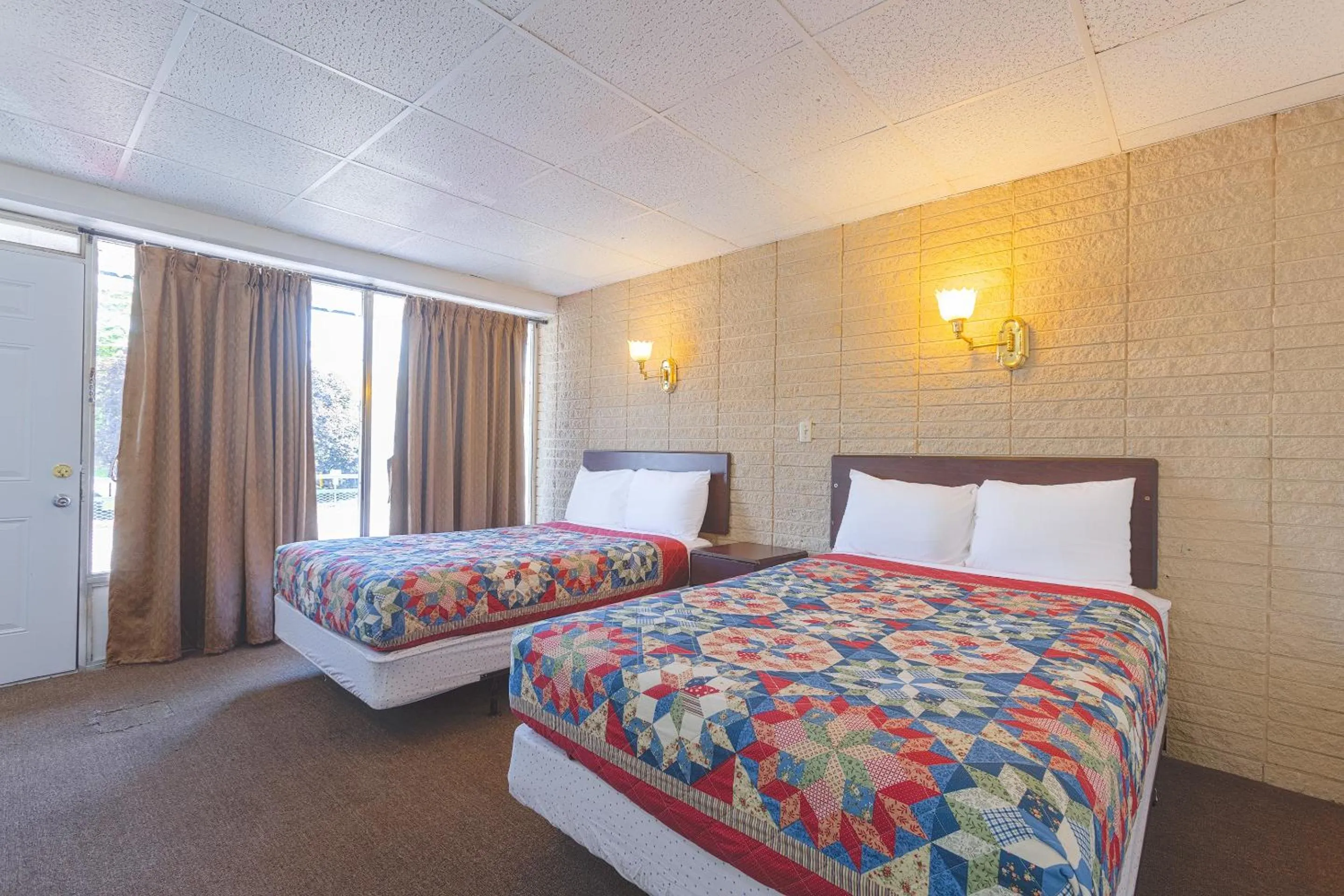 Bedroom, Bed in Sonrise Inn Lincoln Hwy By OYO