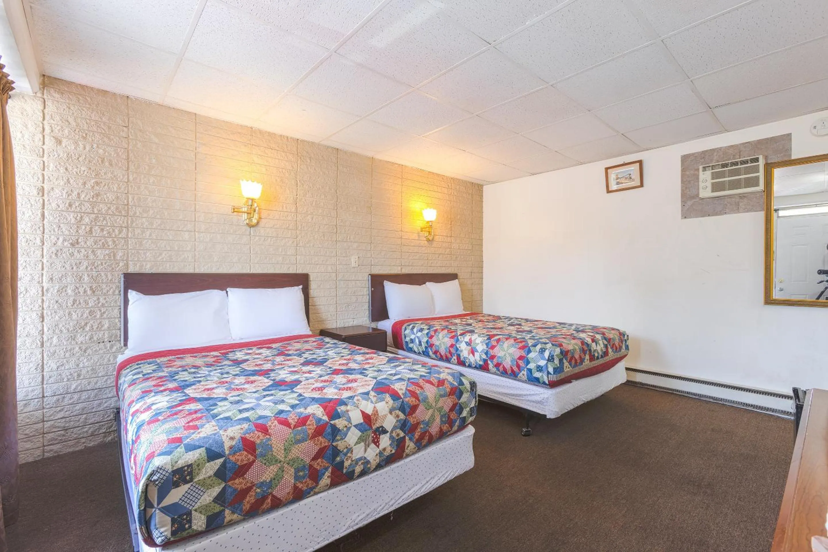 Bedroom, Bed in Sonrise Inn Lincoln Hwy By OYO