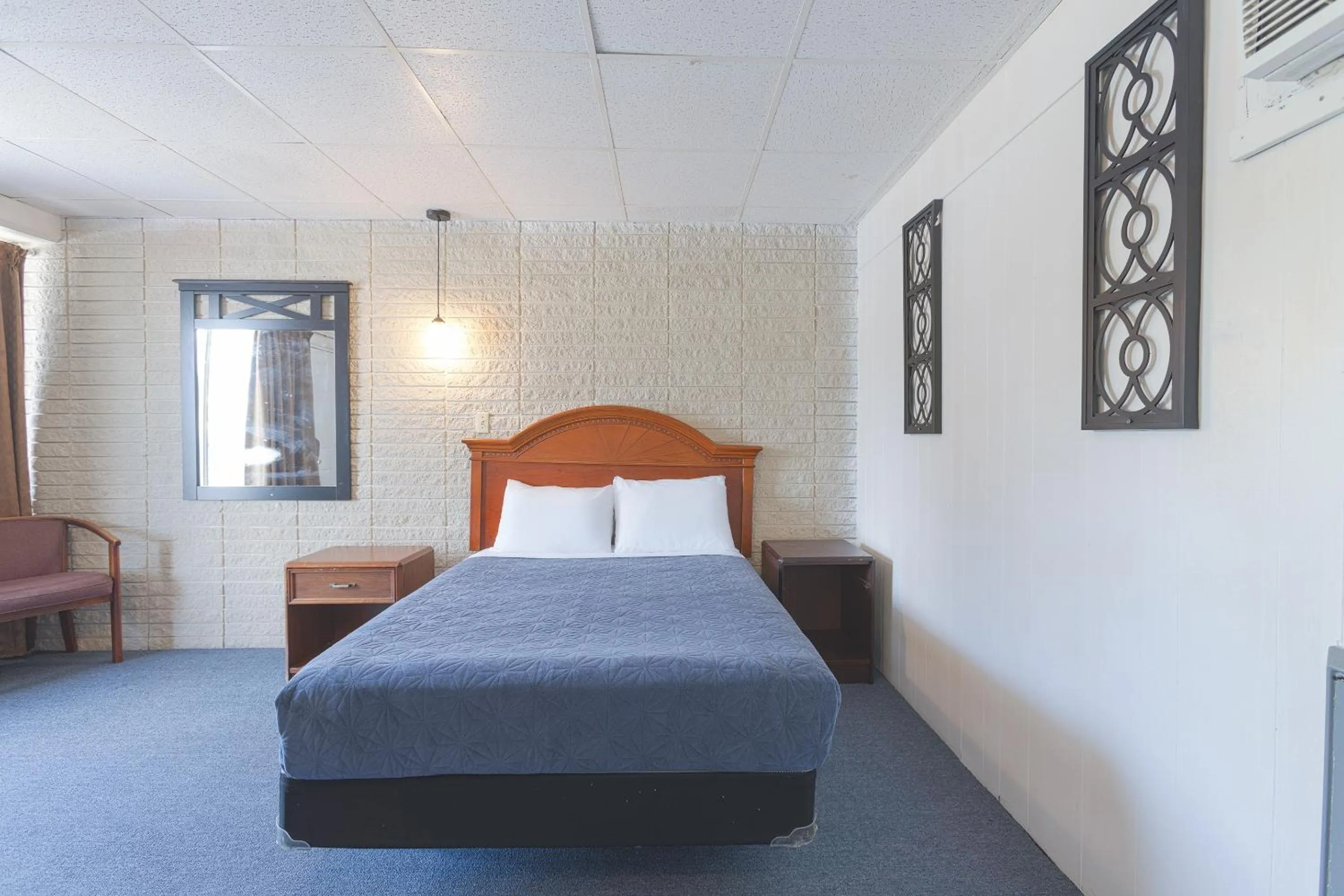 Bedroom, Bed in Sonrise Inn Lincoln Hwy By OYO