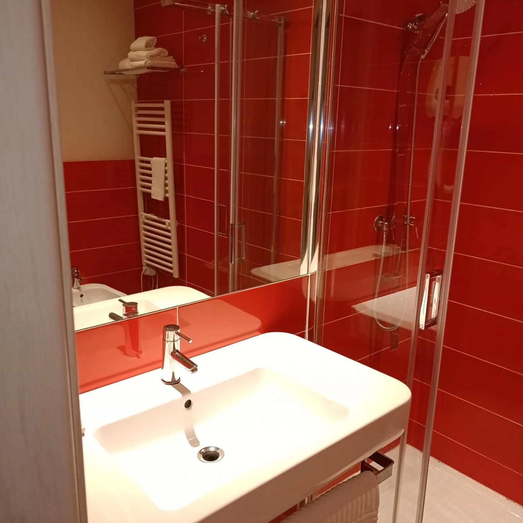 Shower in Blue Shades Hotel