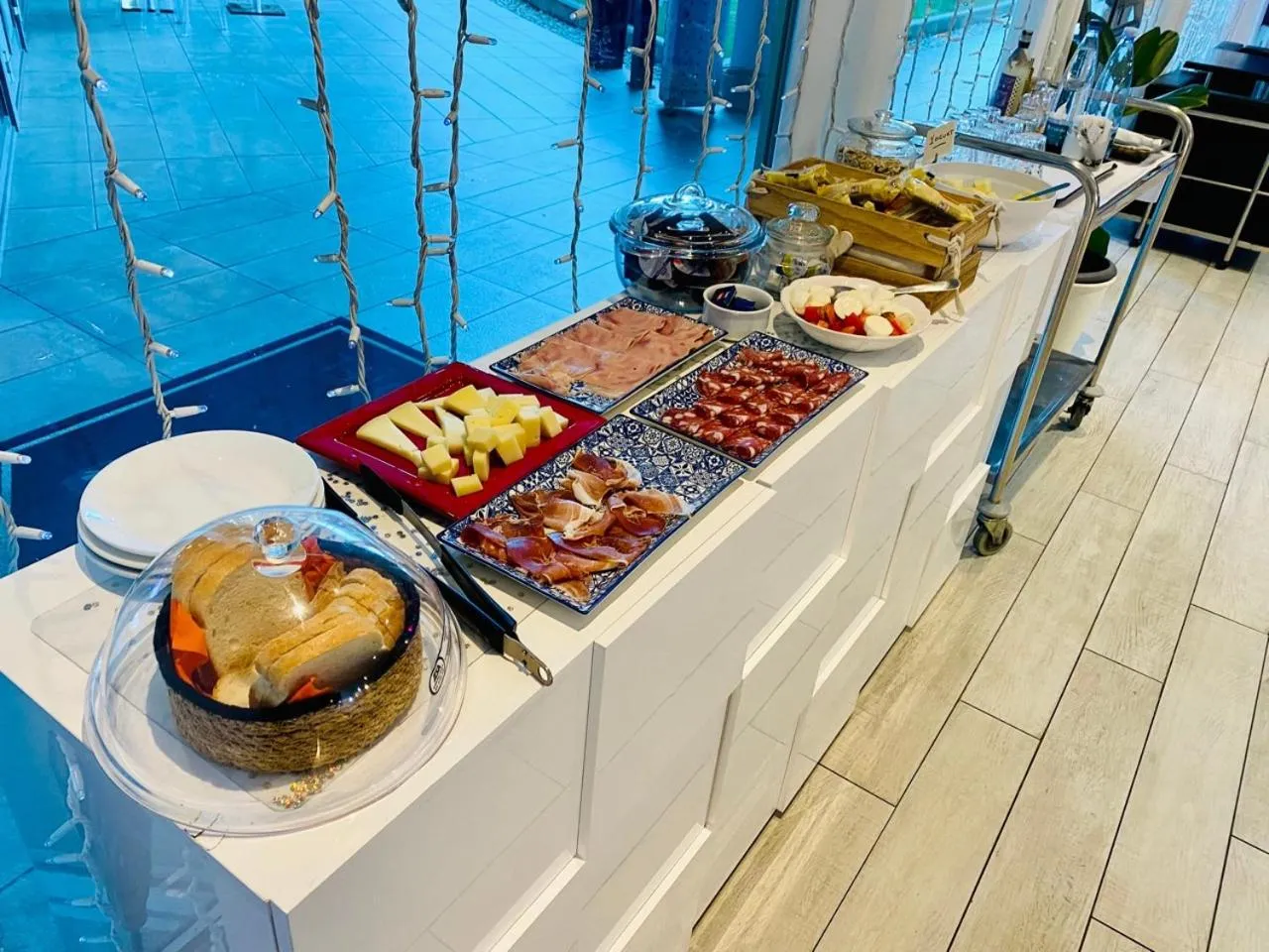 Breakfast in Blue Shades Hotel