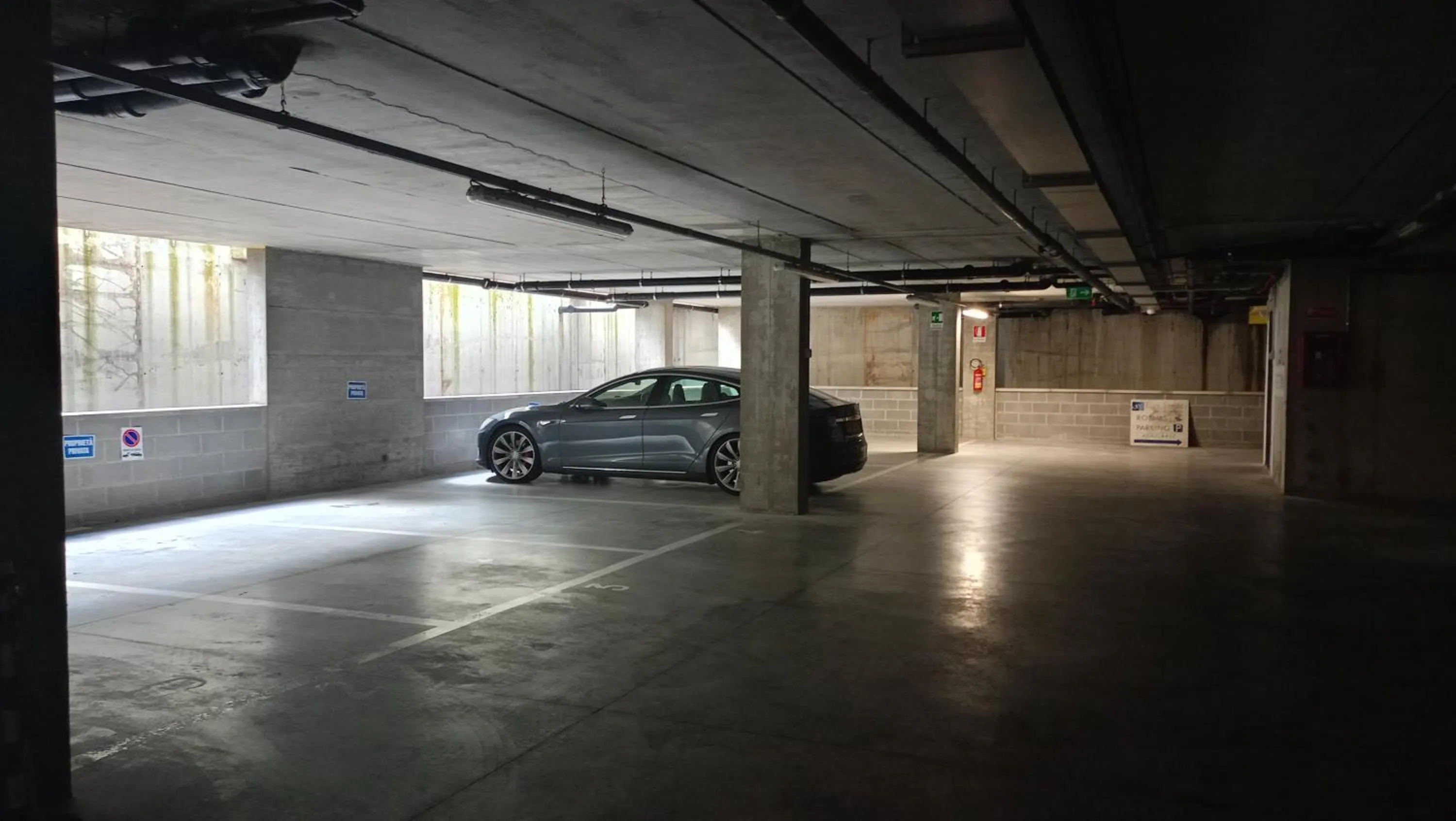 Parking in Blue Shades Hotel