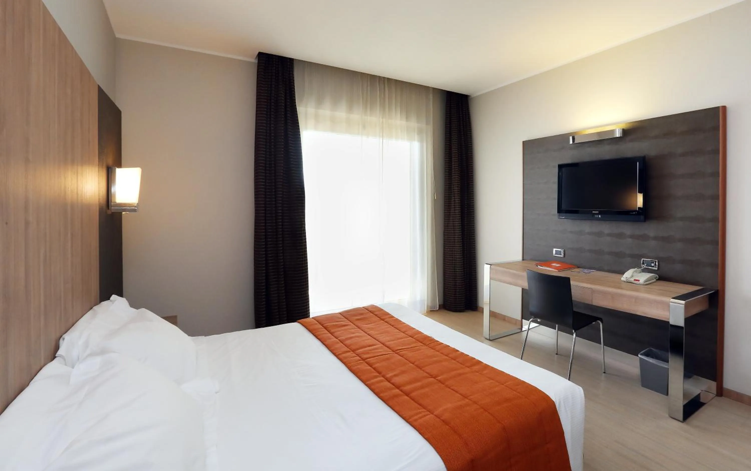 Photo of the whole room, Bed in THotel Lamezia