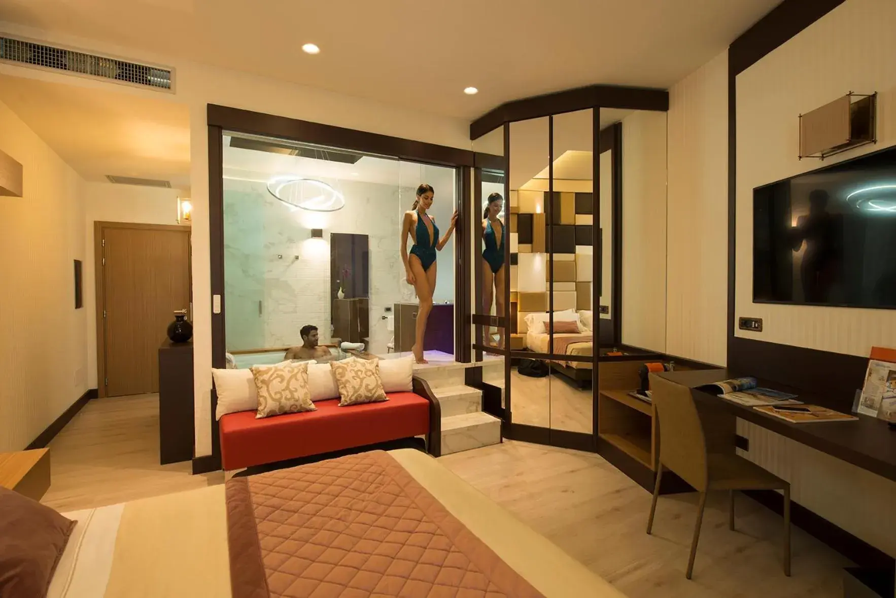 Suite with Spa Bath in THotel Lamezia Suite with Spa Bath in THotel Lamezia