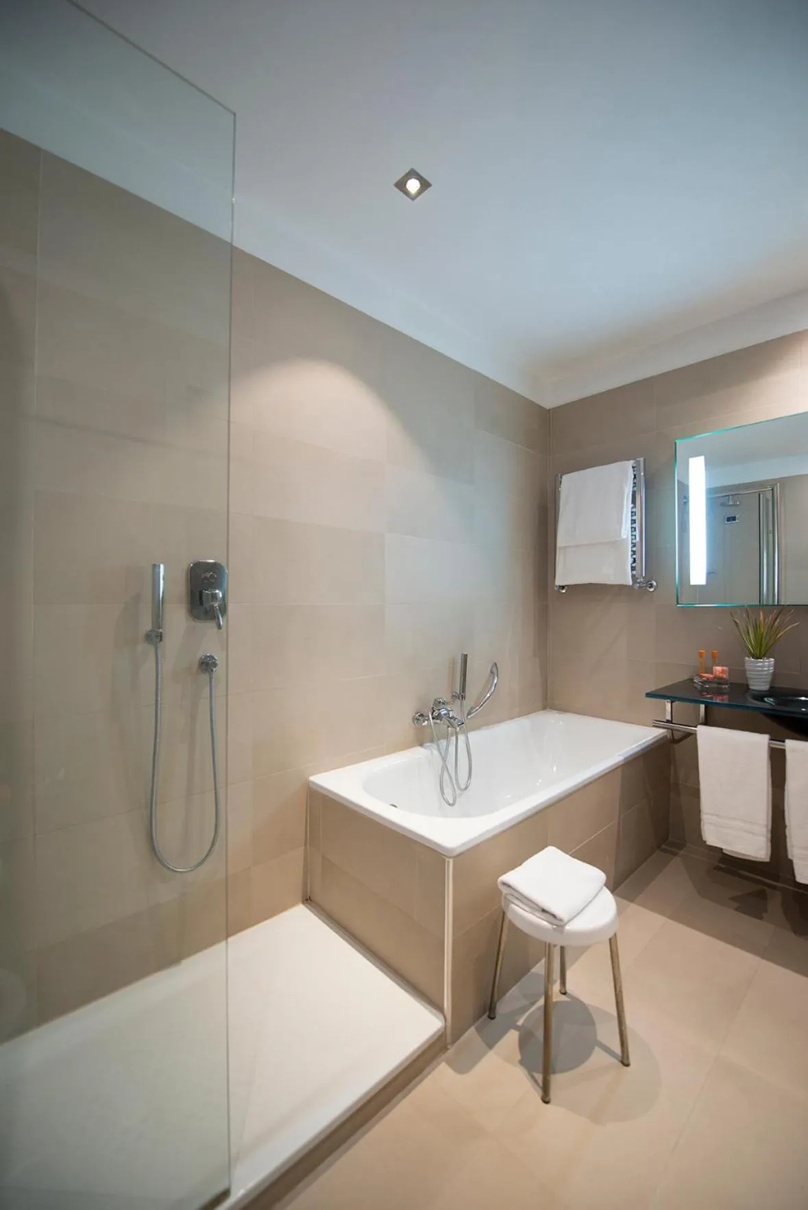 Shower in THotel Lamezia