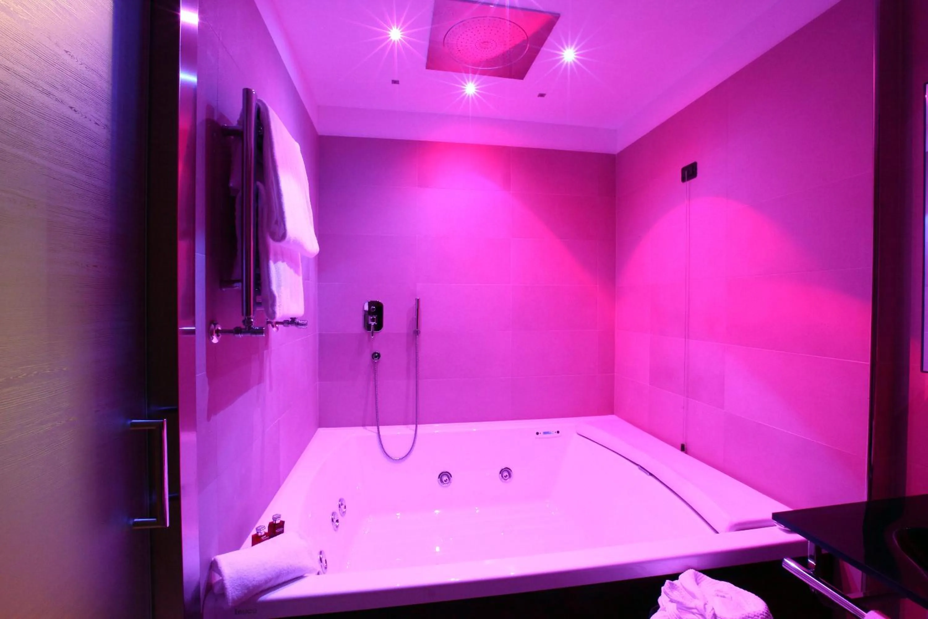 Steam room in THotel Lamezia