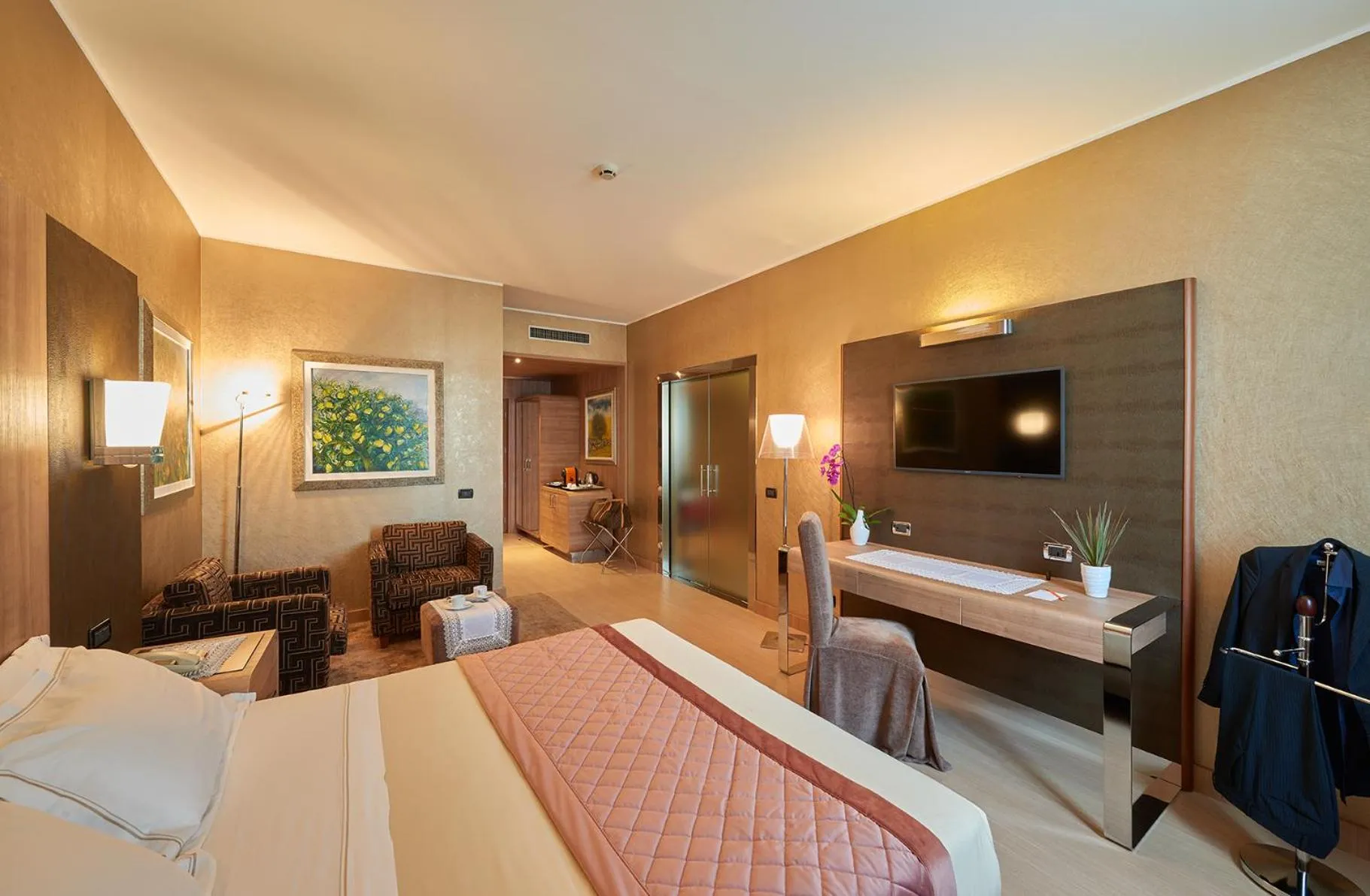 Hot Tub, Bed in THotel Lamezia