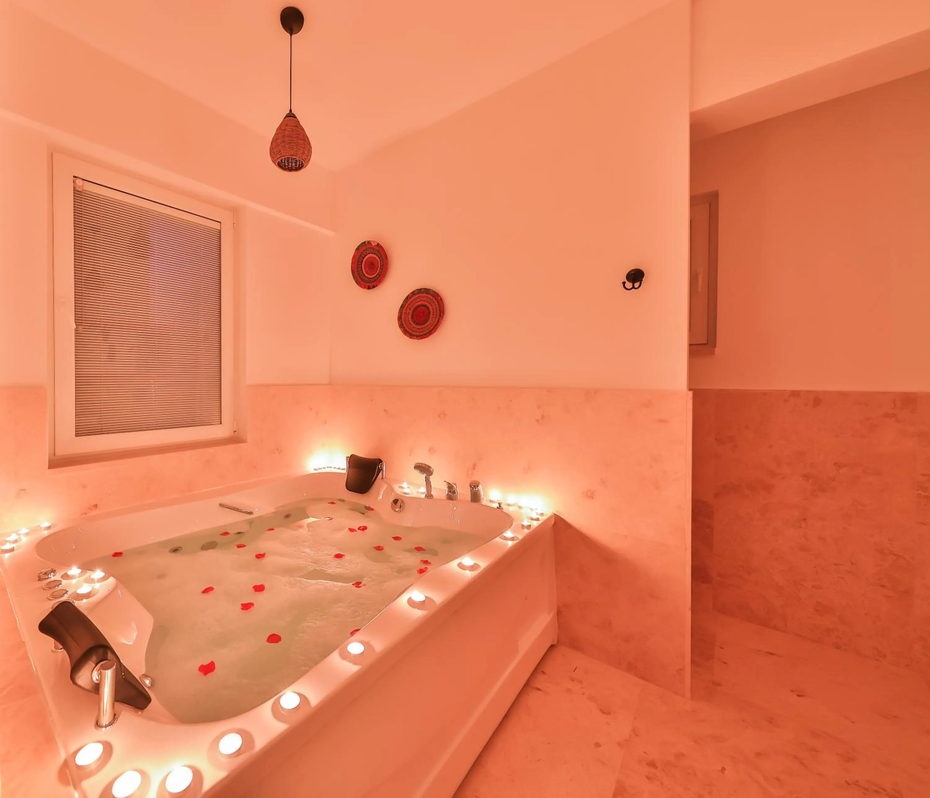 Hot Tub, Bed in Villa Ay