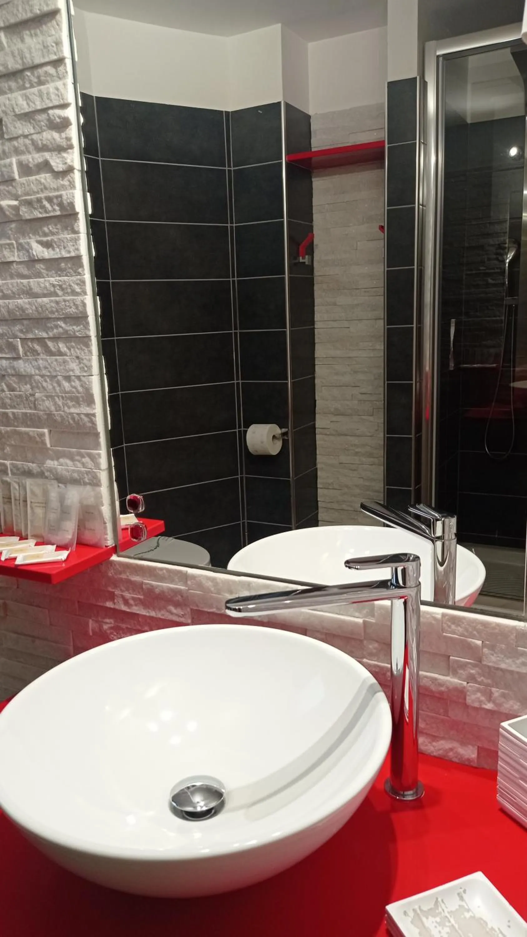 Bathroom in Hotel Ristorante Caligiuri