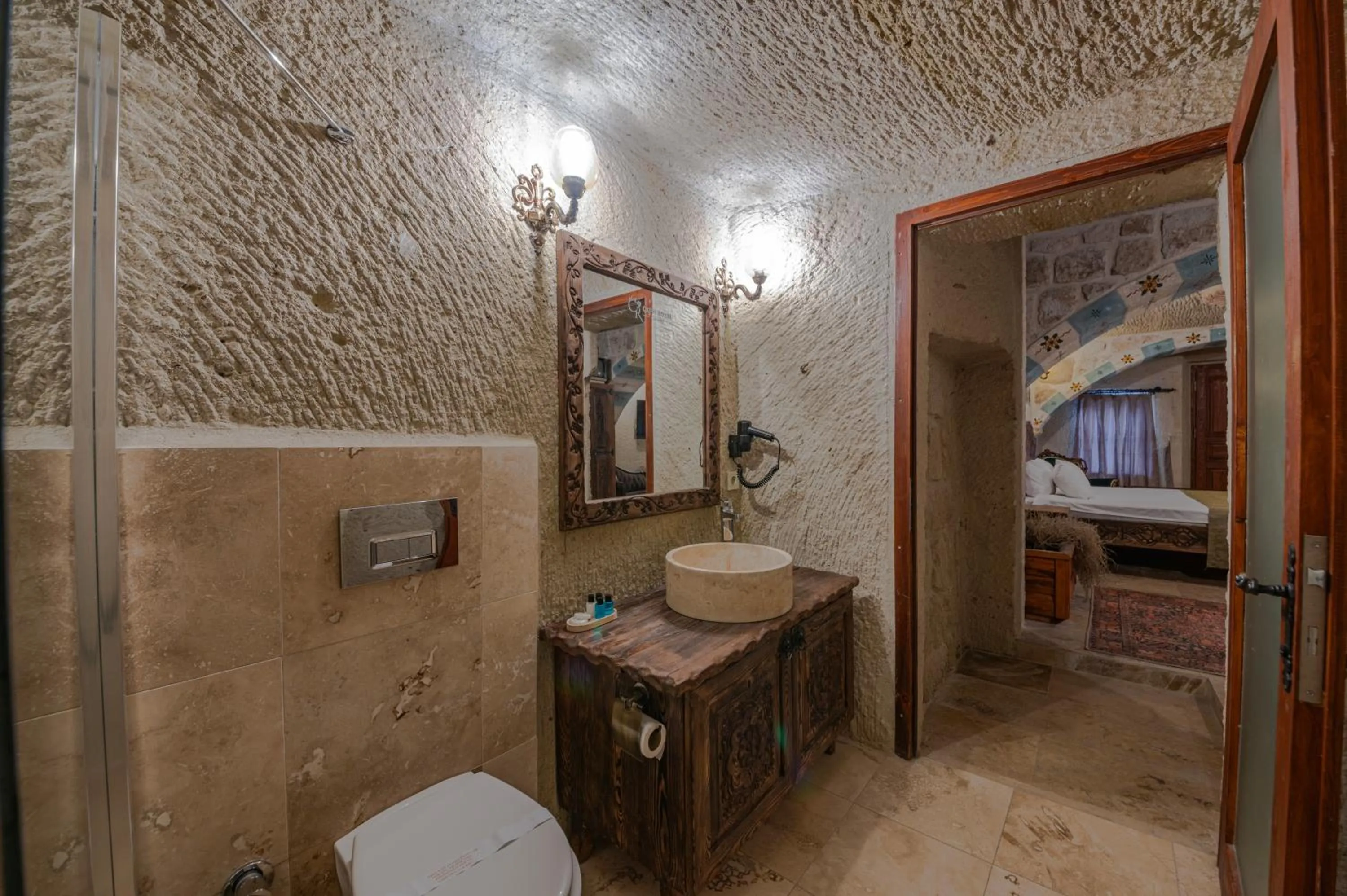 Garden in Capp Royal Cave HOTEL