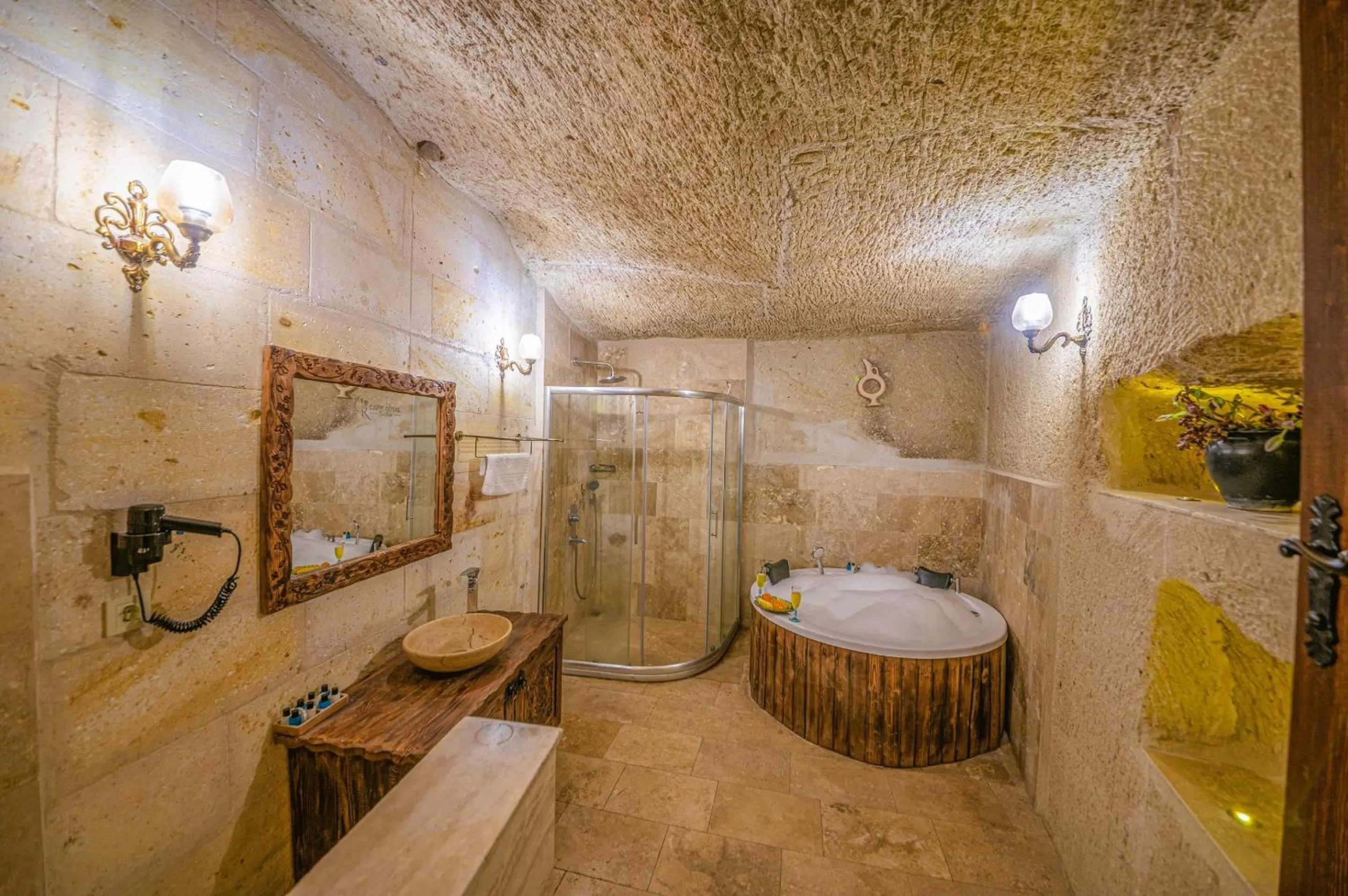 Bathroom in Capp Royal Cave HOTEL