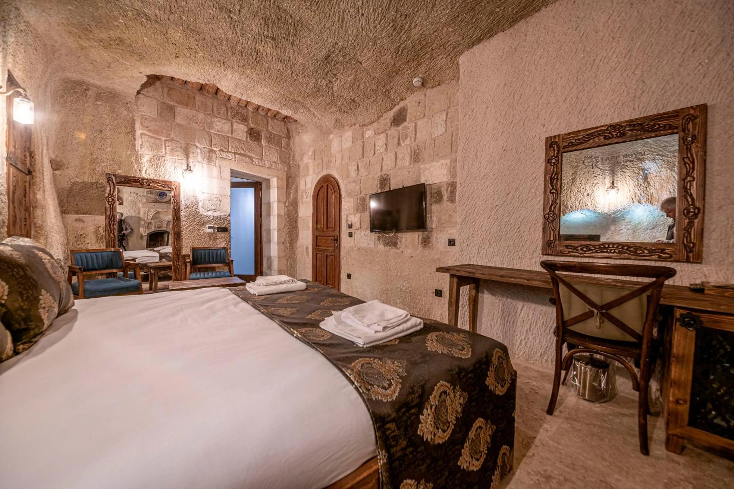 Bedroom, Bed in Capp Royal Cave HOTEL