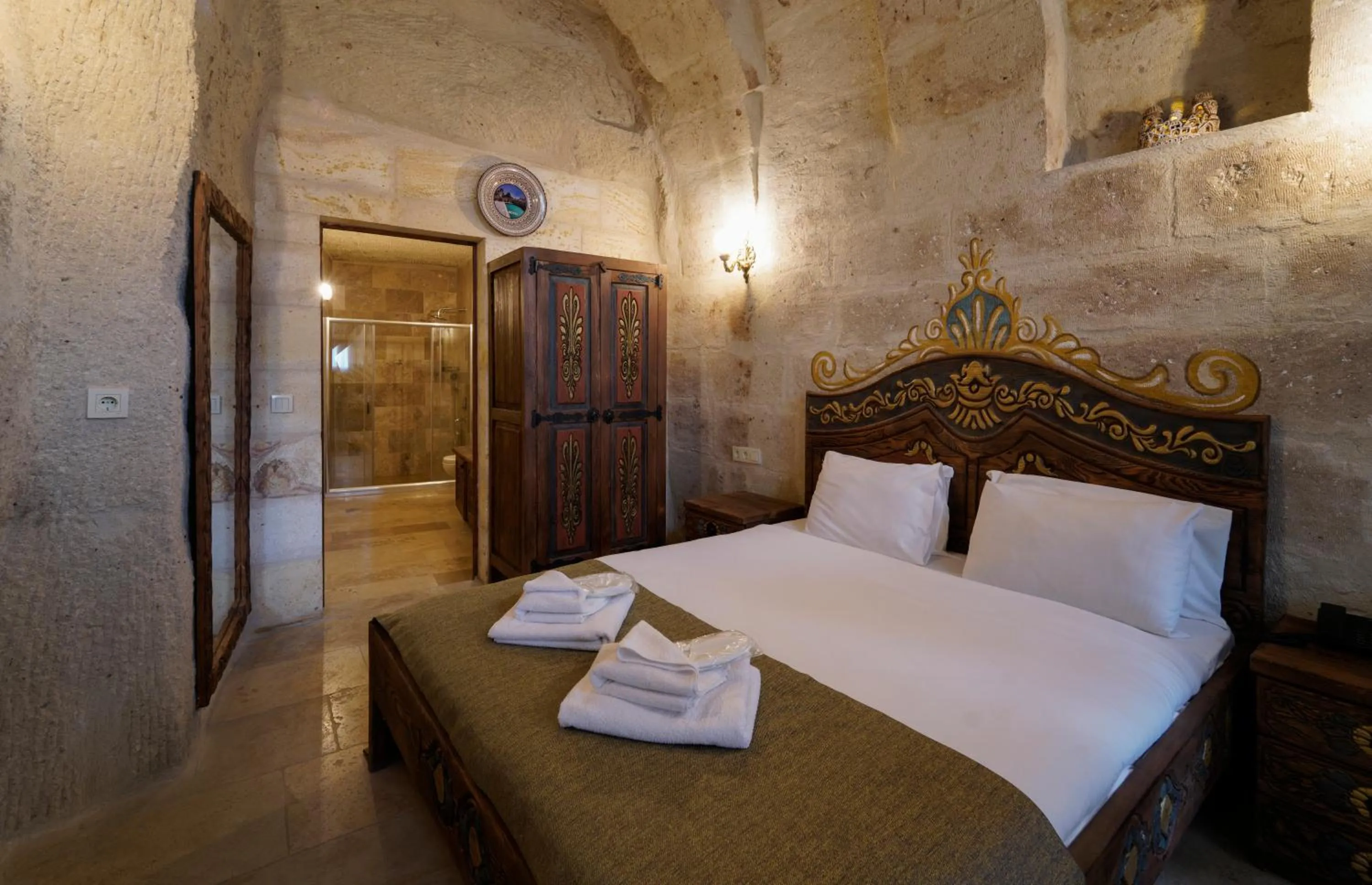 Massage, Bed in Capp Royal Cave HOTEL
